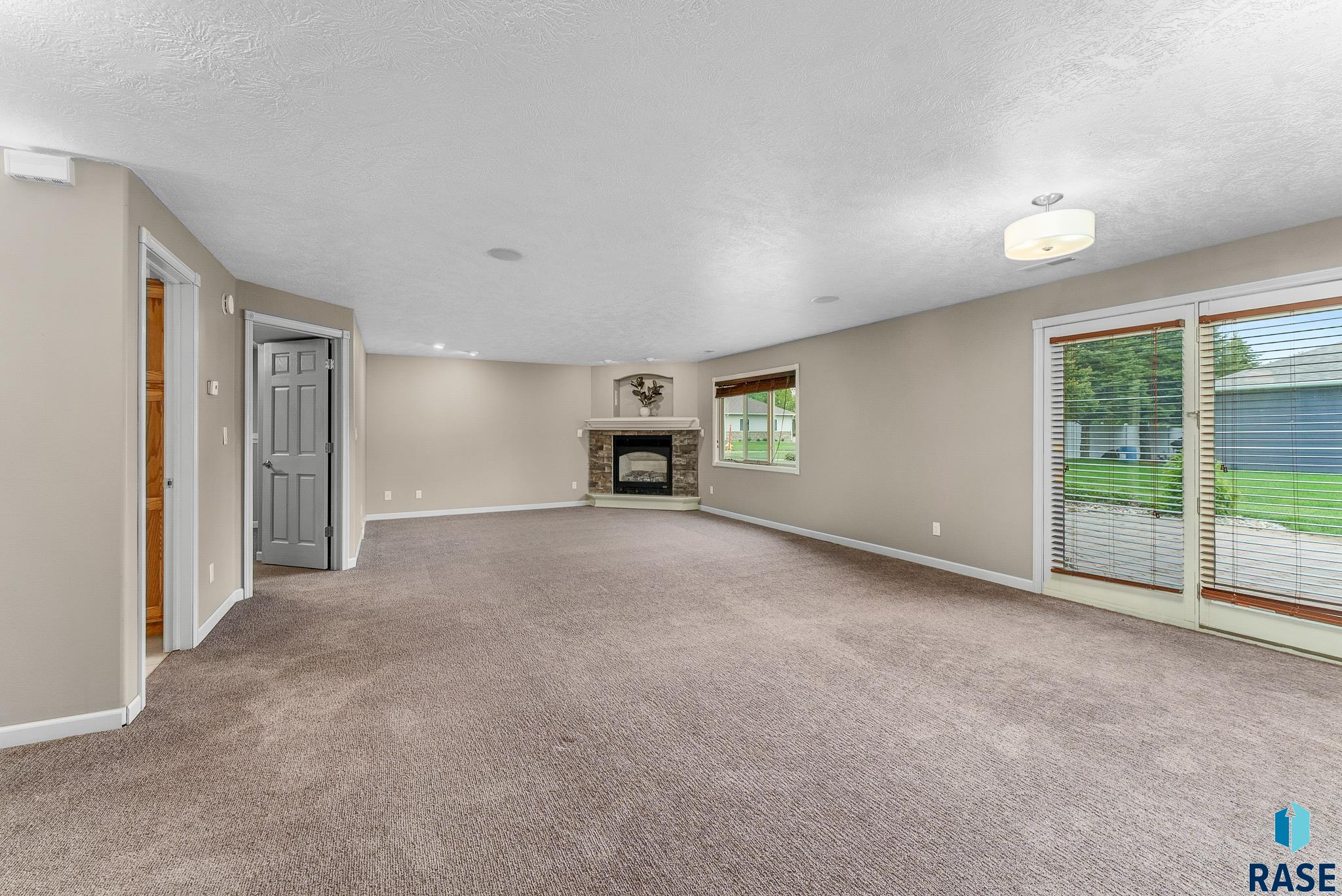 3201 S Bluegrass Ct