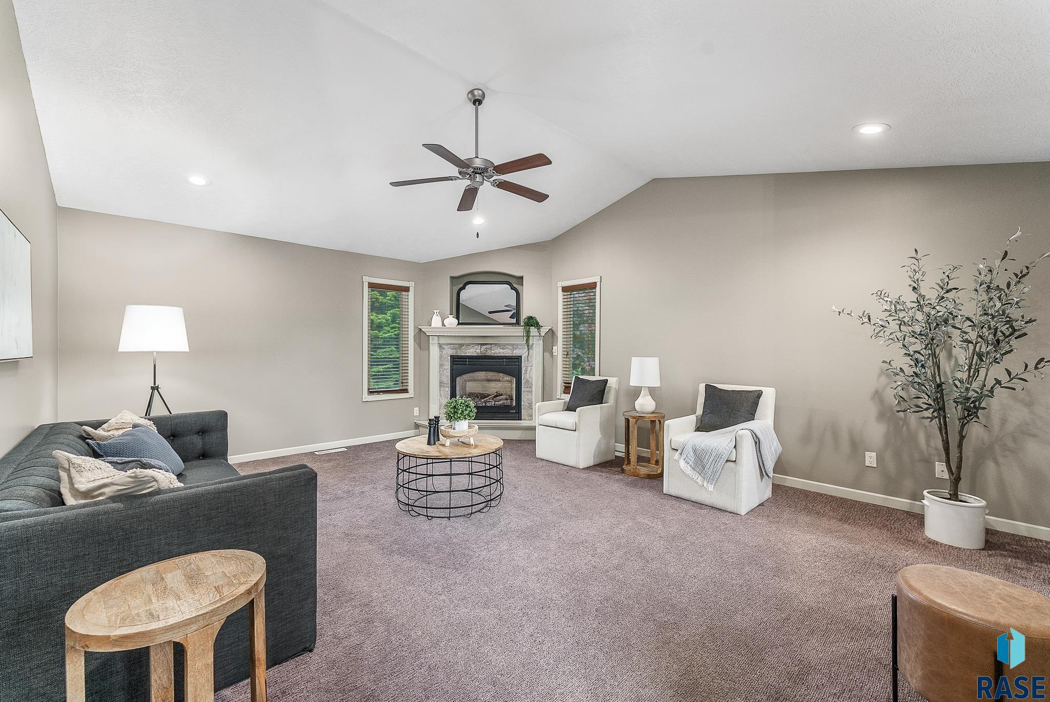 3201 S Bluegrass Ct