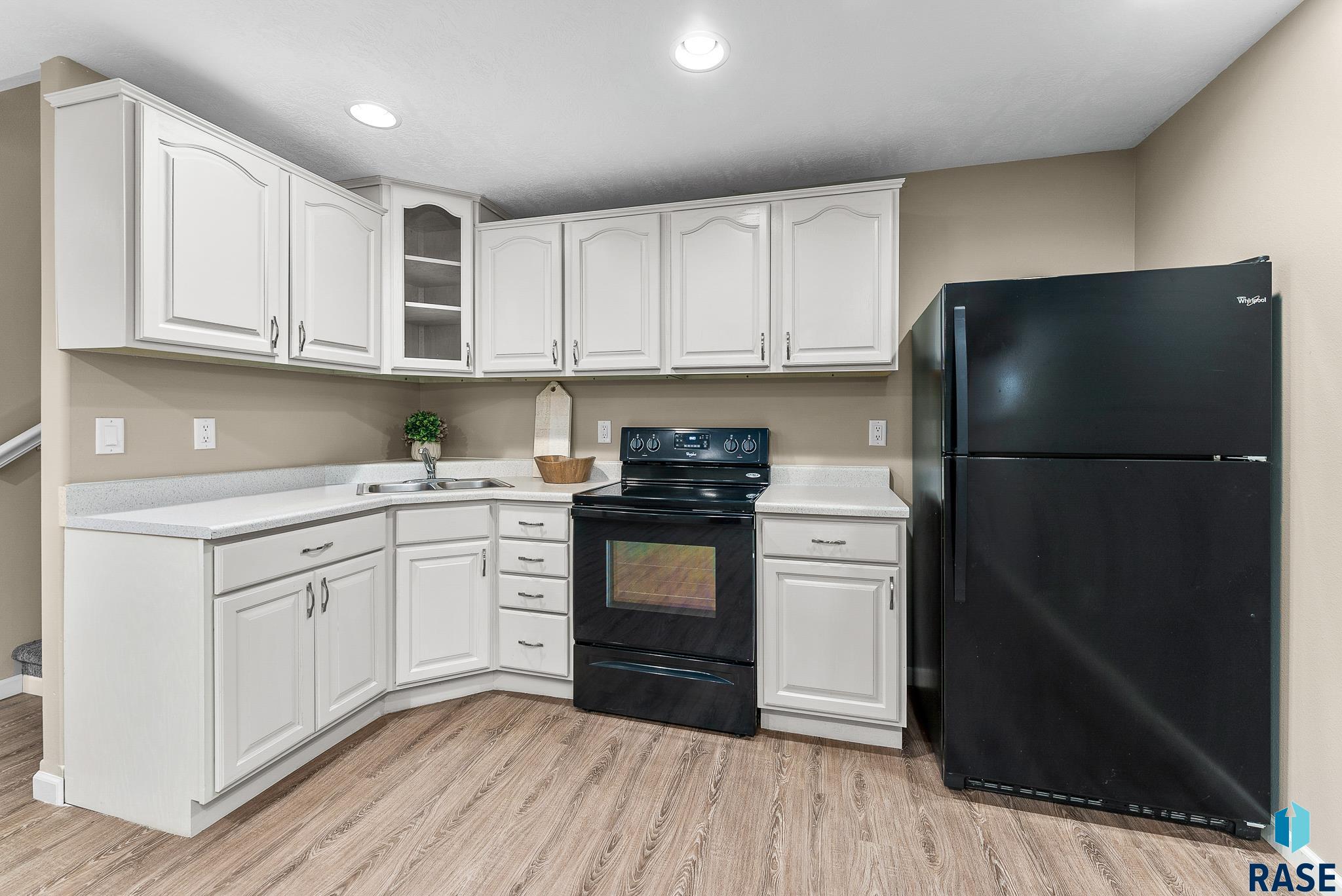 3201 S Bluegrass Ct