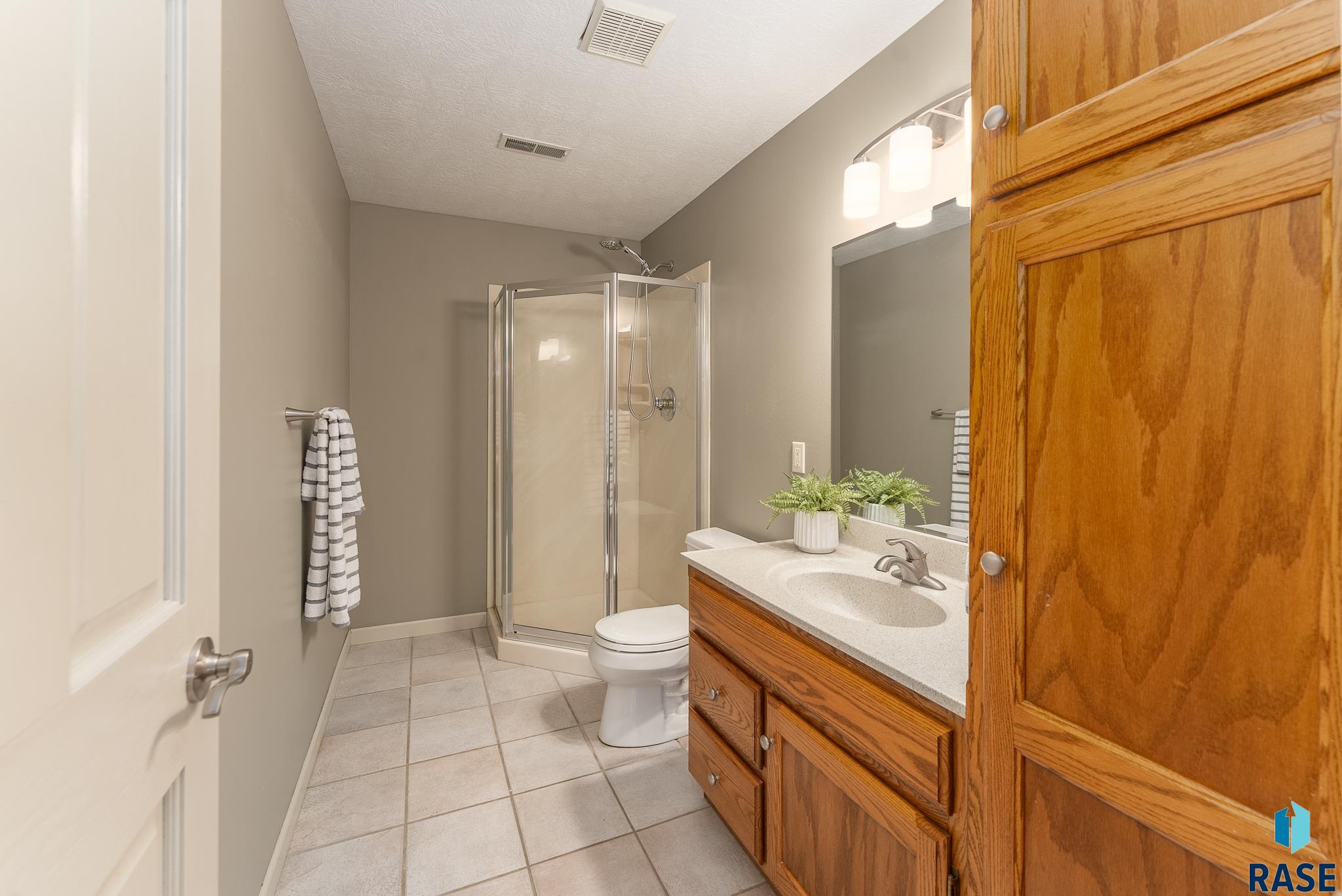 3201 S Bluegrass Ct