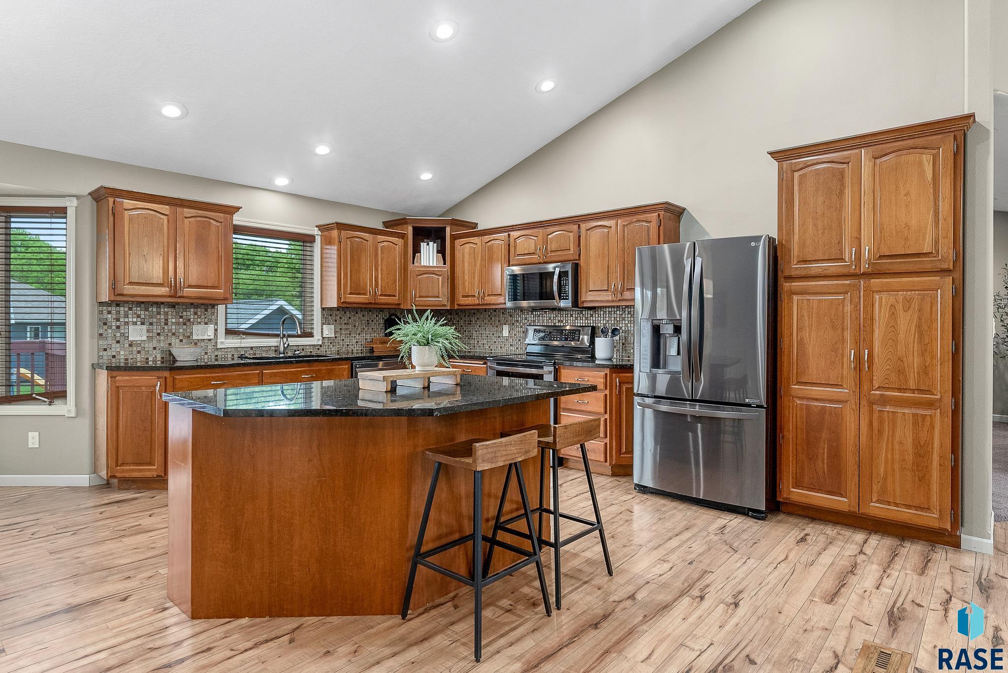 3201 S Bluegrass Ct