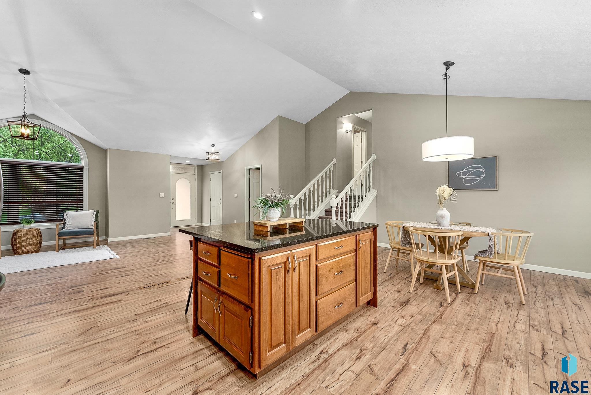 3201 S Bluegrass Ct