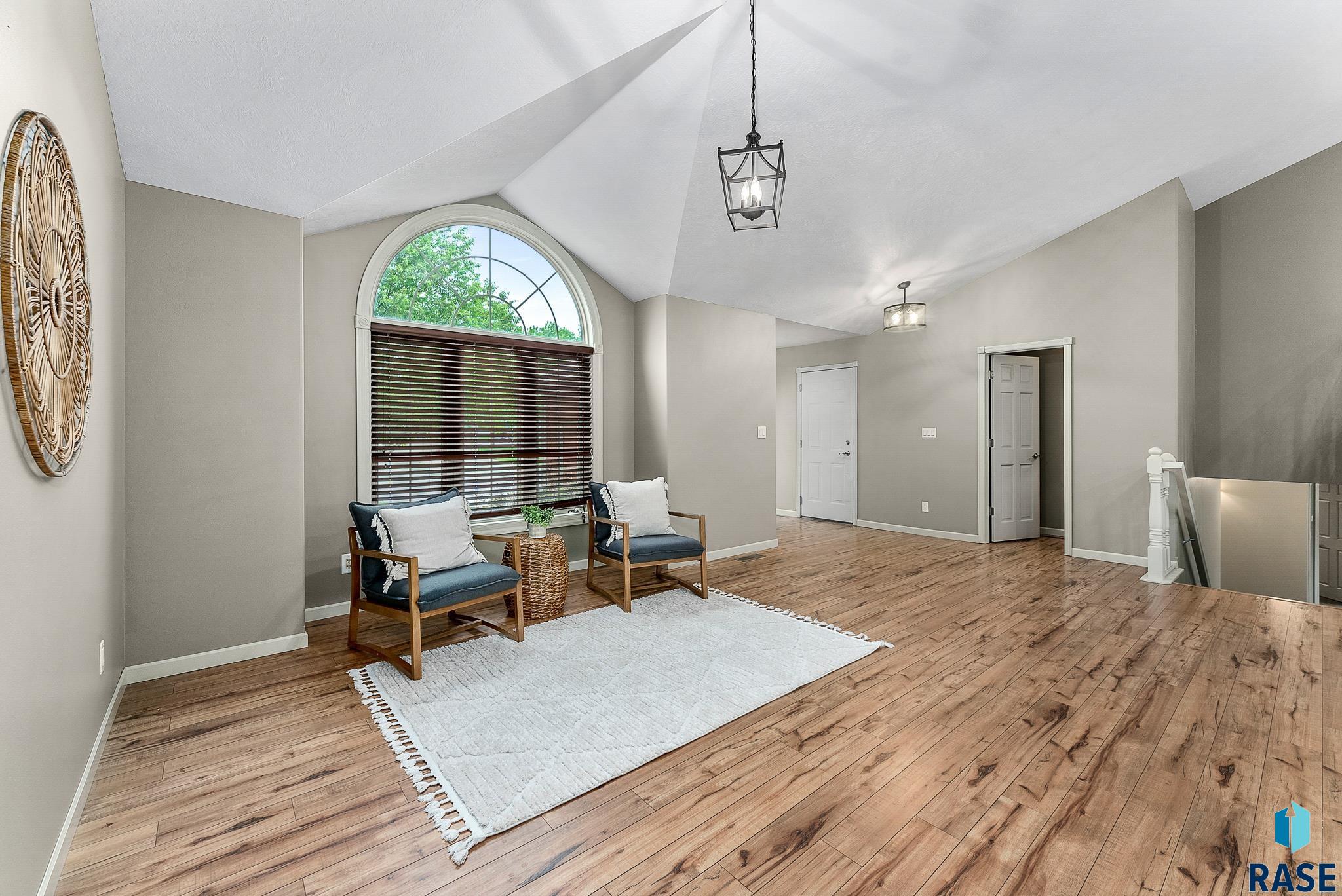 3201 S Bluegrass Ct