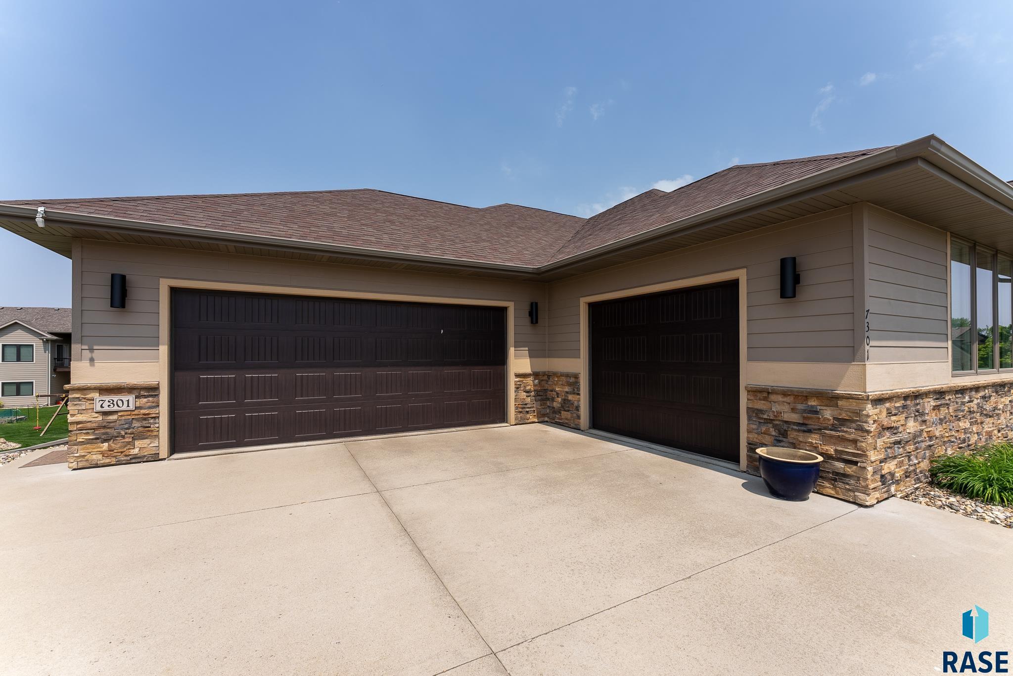 7301 S Burleigh Cir