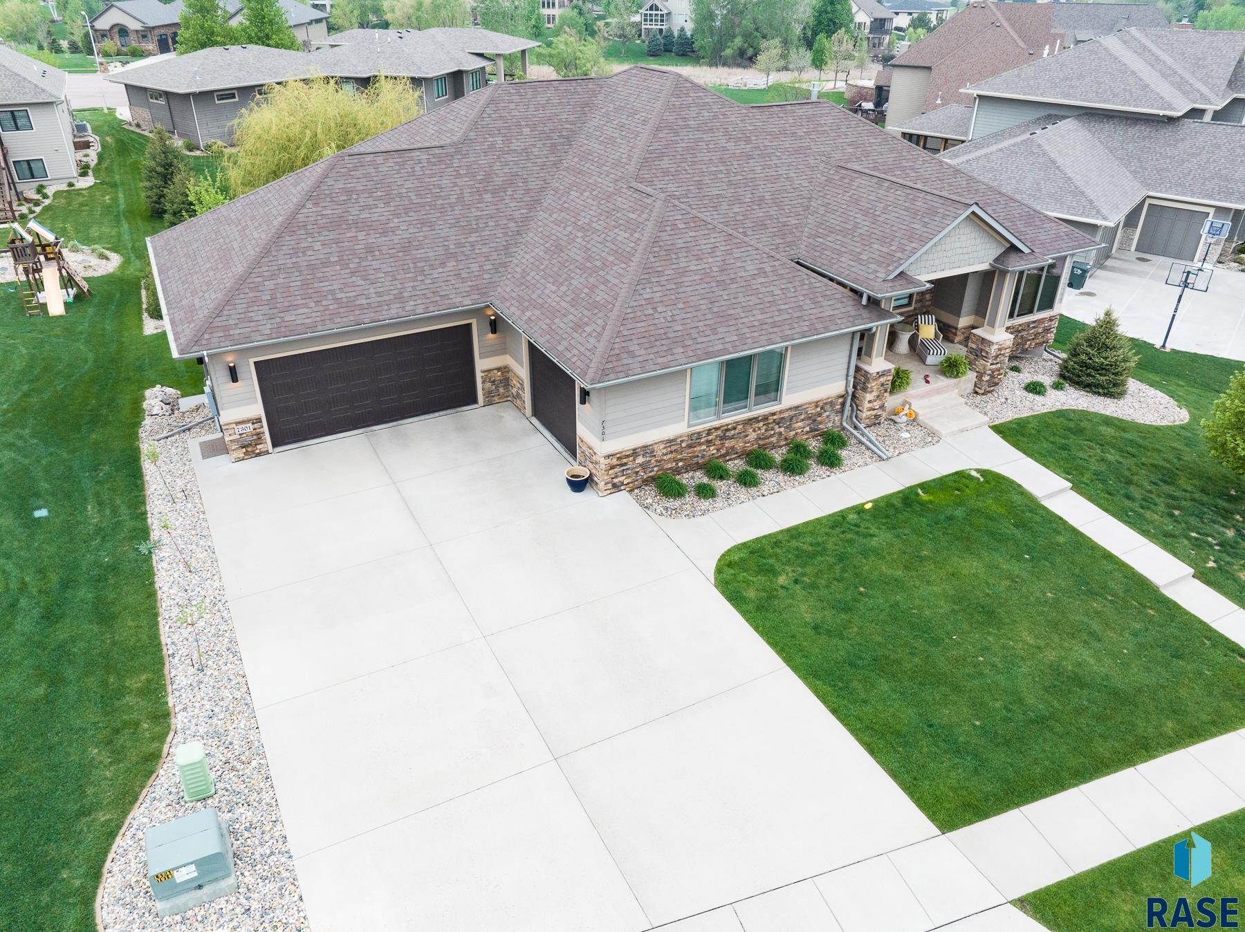7301 S Burleigh Cir