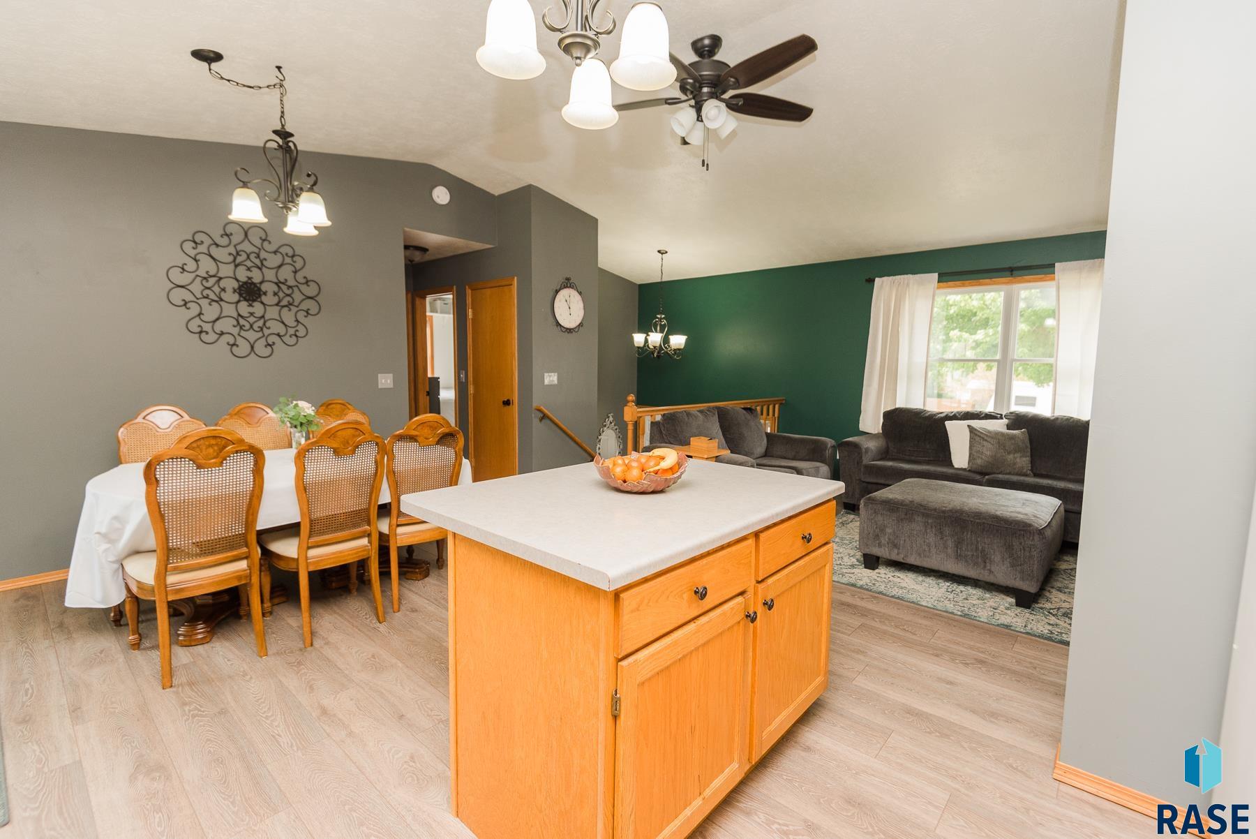 816 S Suburban Dr