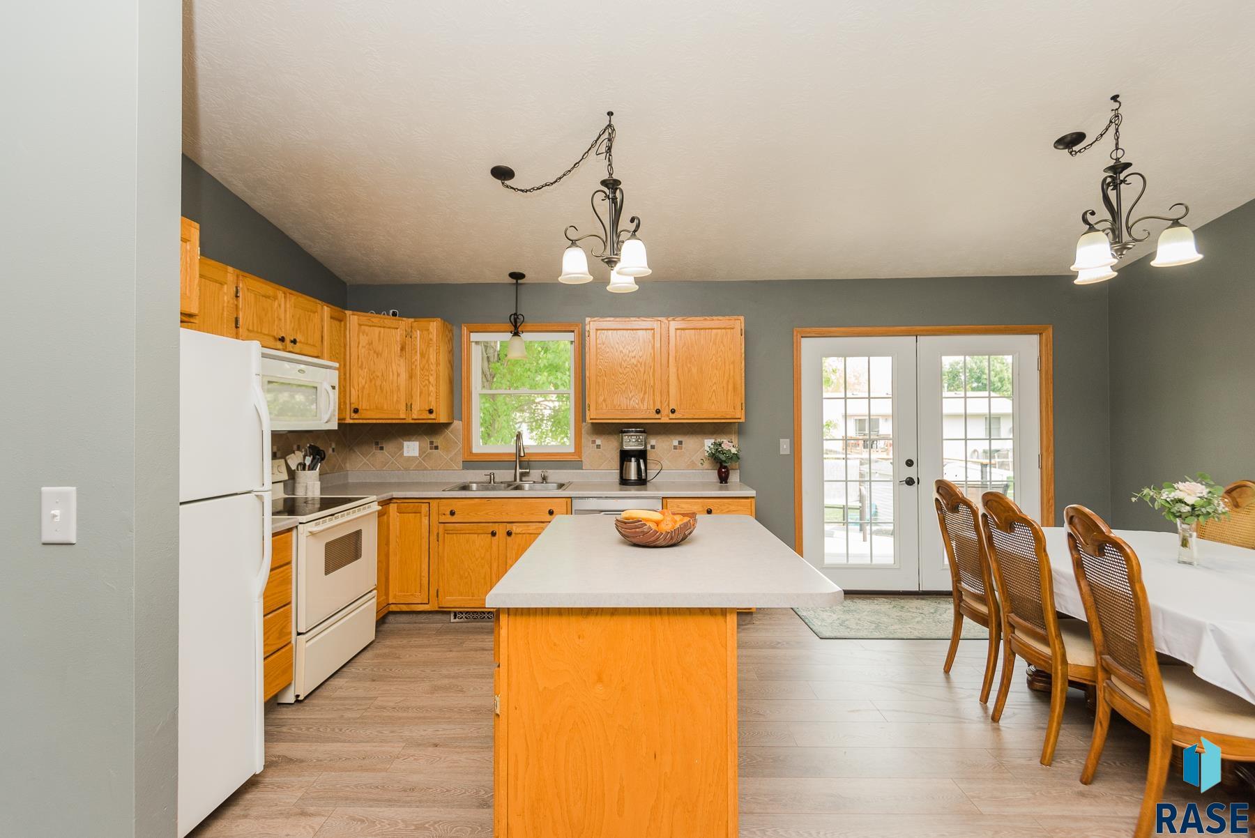 816 S Suburban Dr