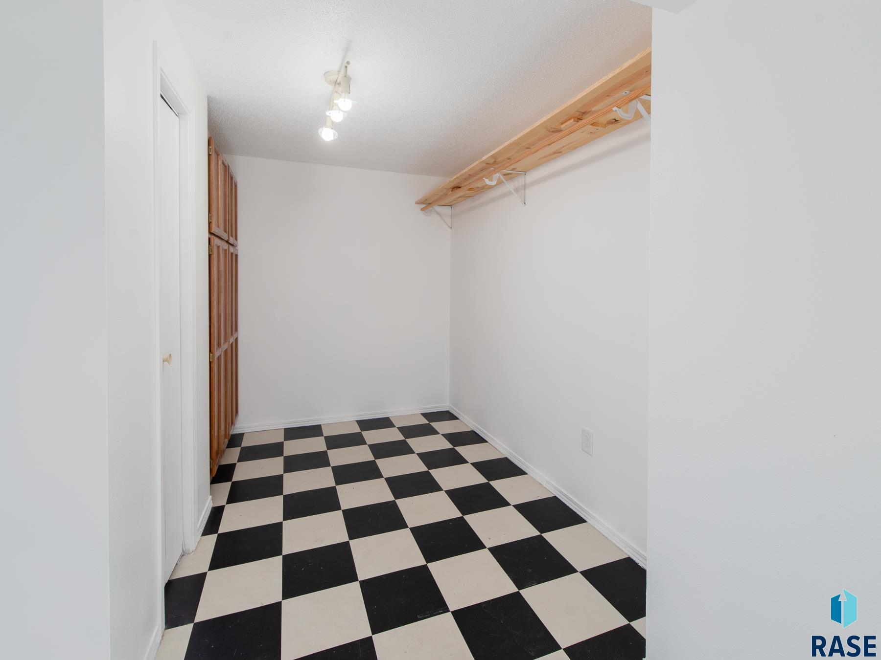 704 S Kennedy Ave