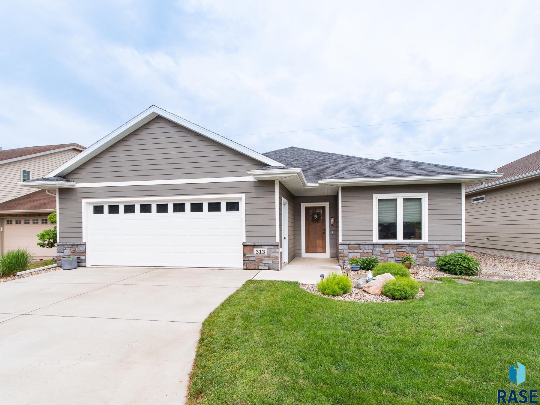 313 Spring Pl