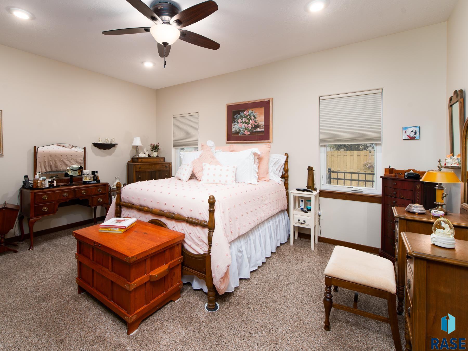313 Spring Pl