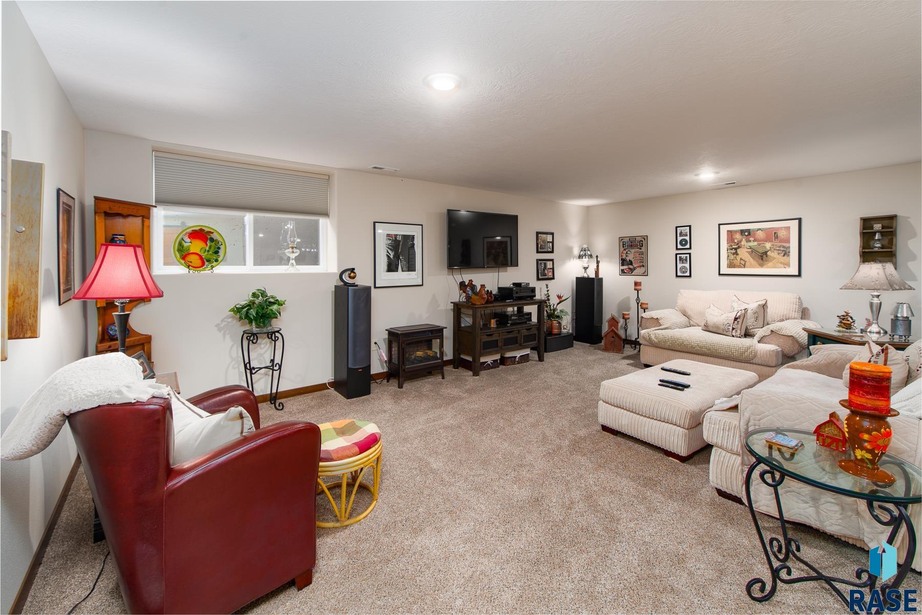 313 Spring Pl