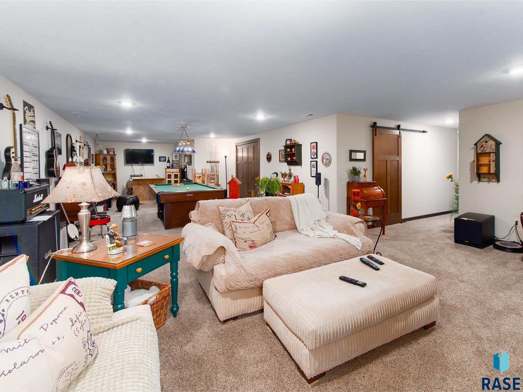 313 Spring Pl