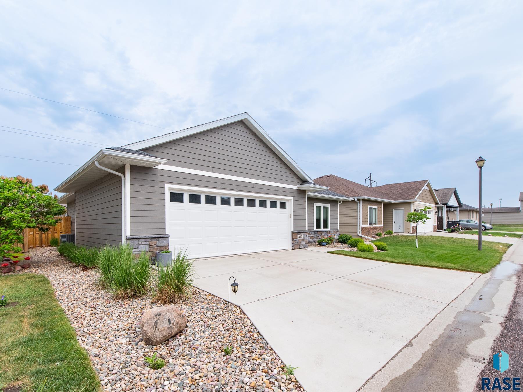 313 Spring Pl