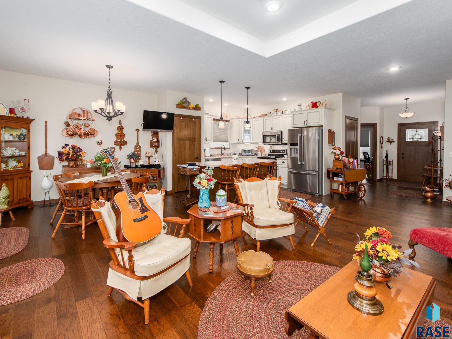 313 Spring Pl