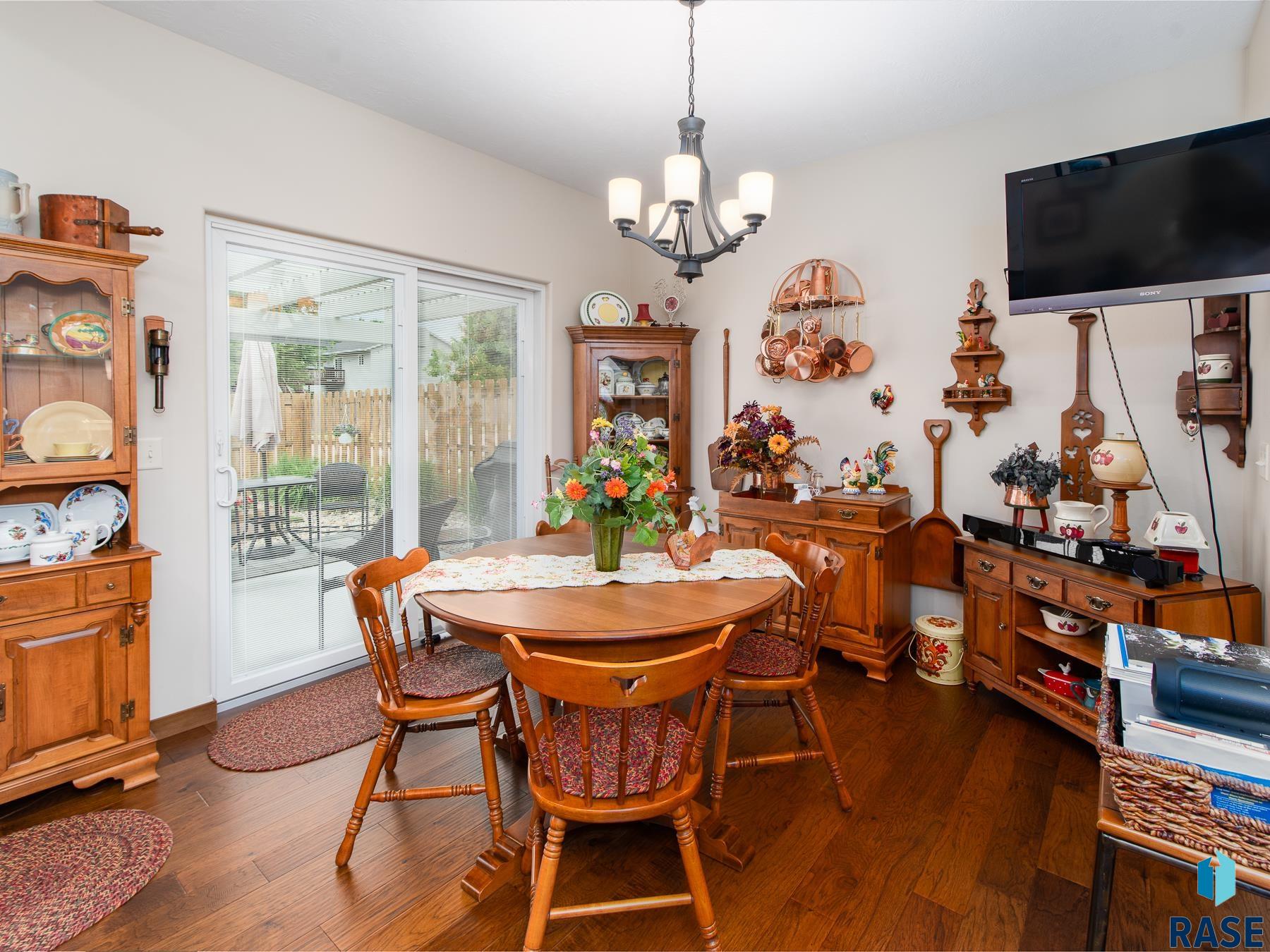 313 Spring Pl