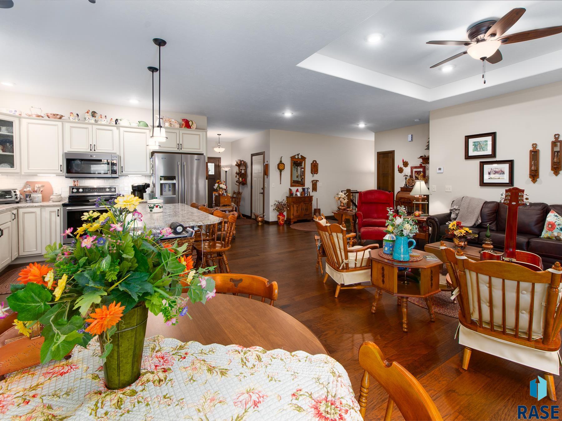 313 Spring Pl