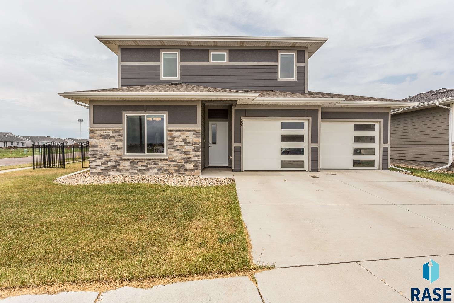 201 Lydia Court, Harrisburg, SD 57032