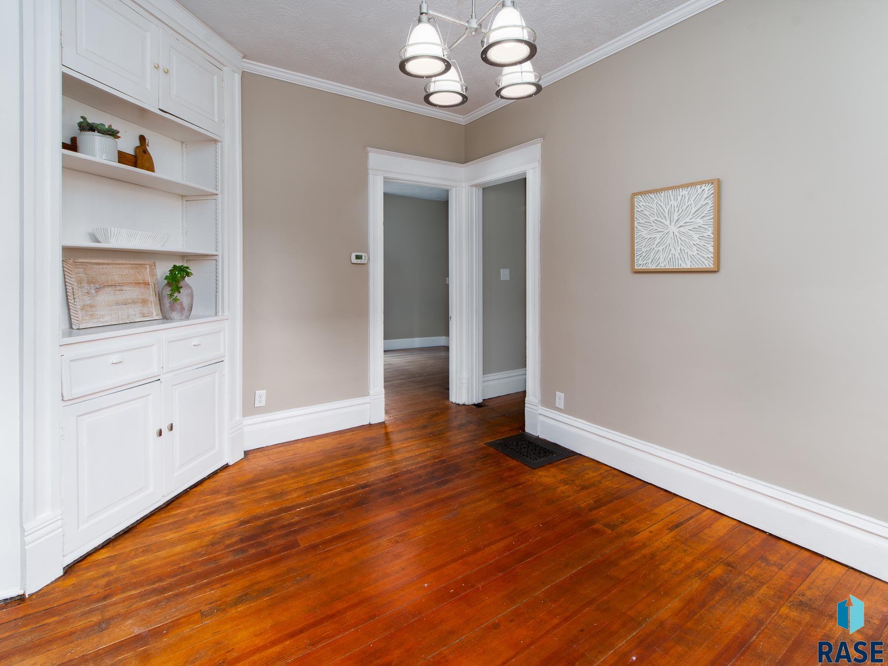 720 W 6th St