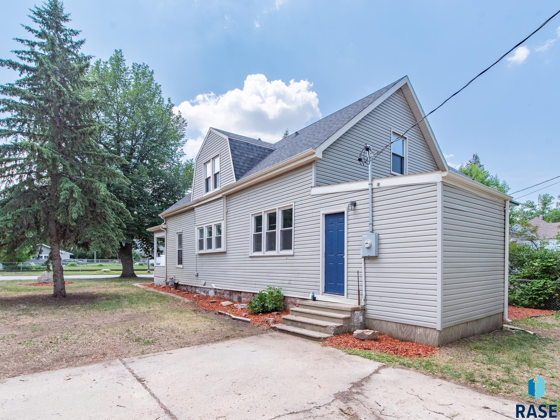 720 W 6th St