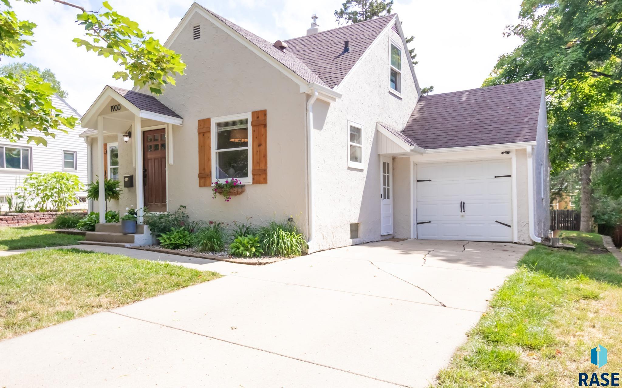 1900 S Glendale Ave