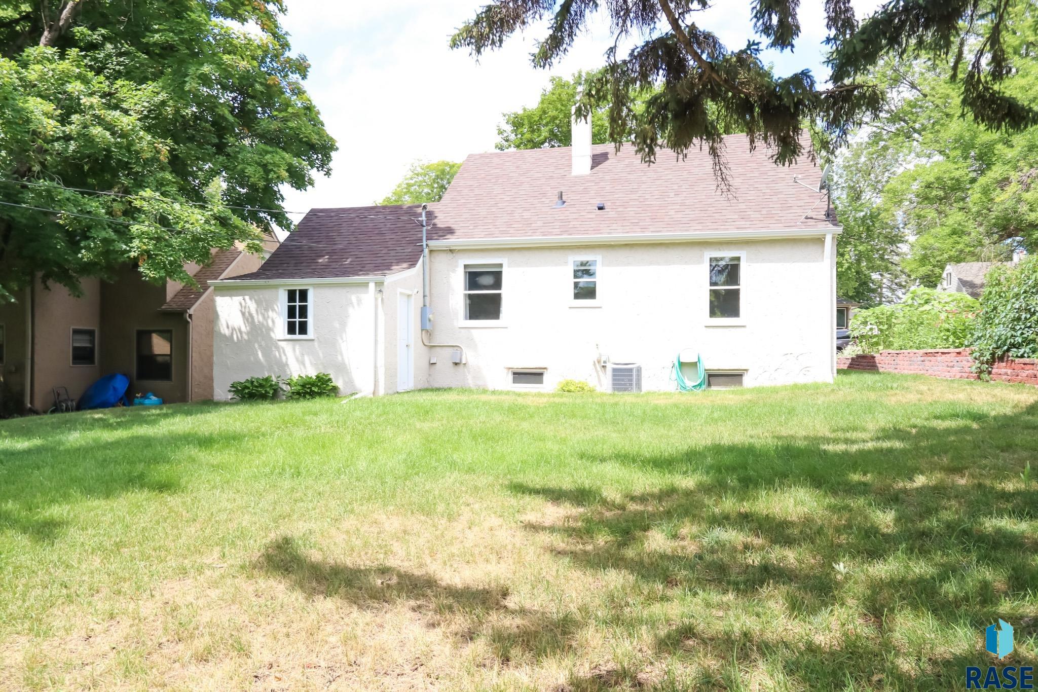 1900 S Glendale Ave