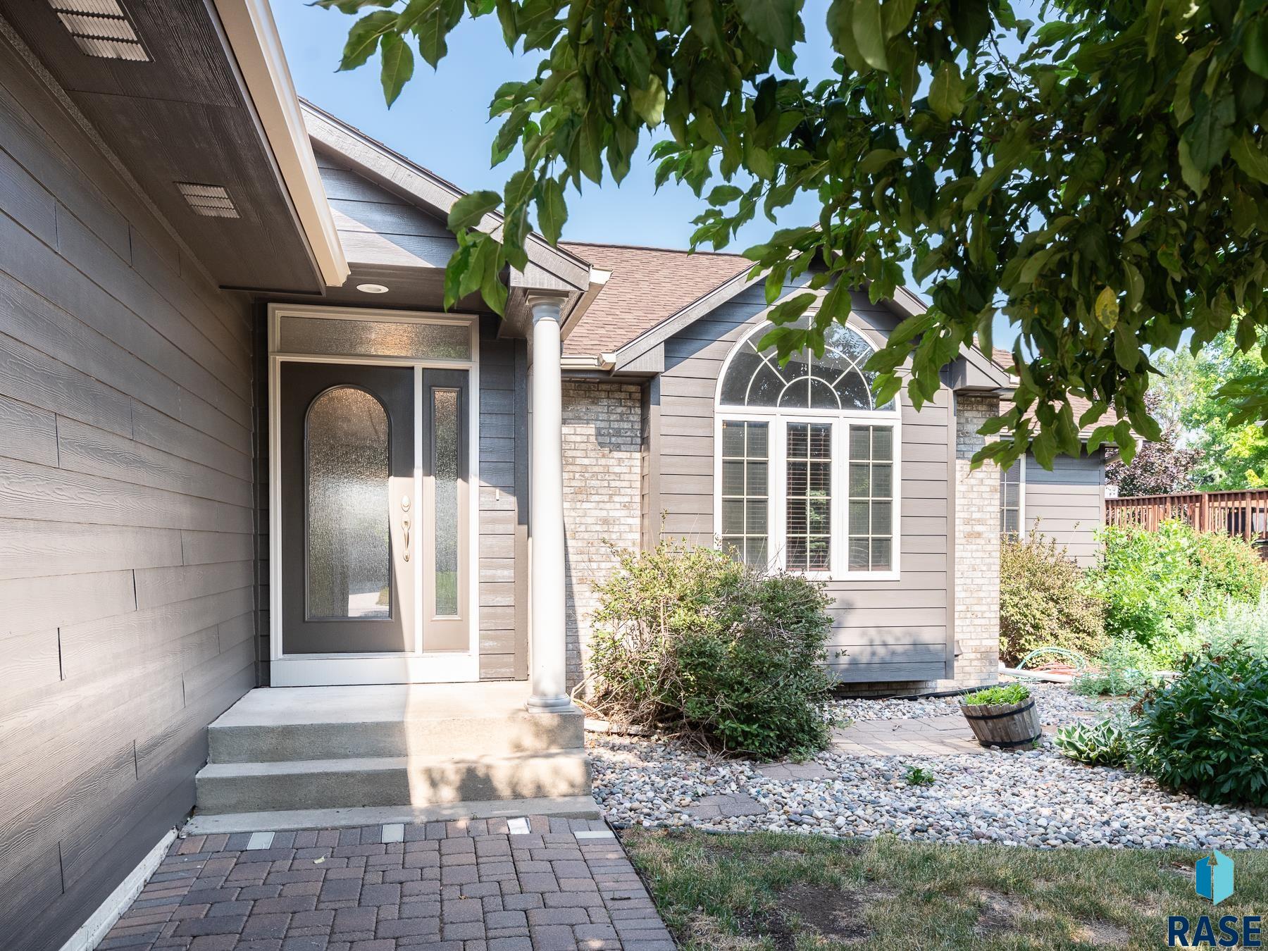 3201 S Bluegrass Ct