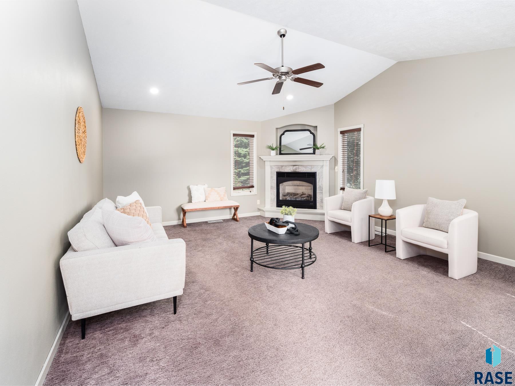 3201 S Bluegrass Ct