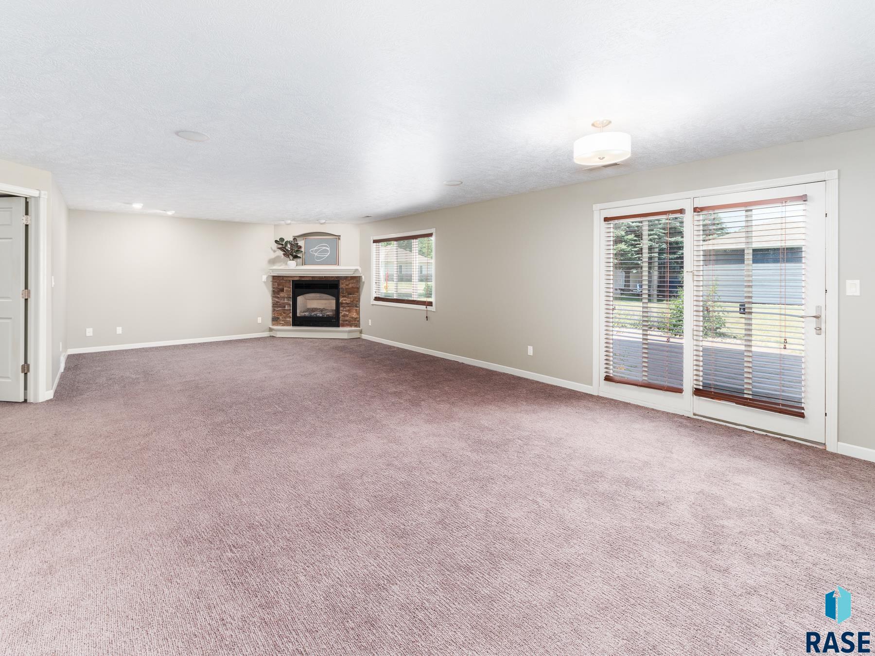 3201 S Bluegrass Ct