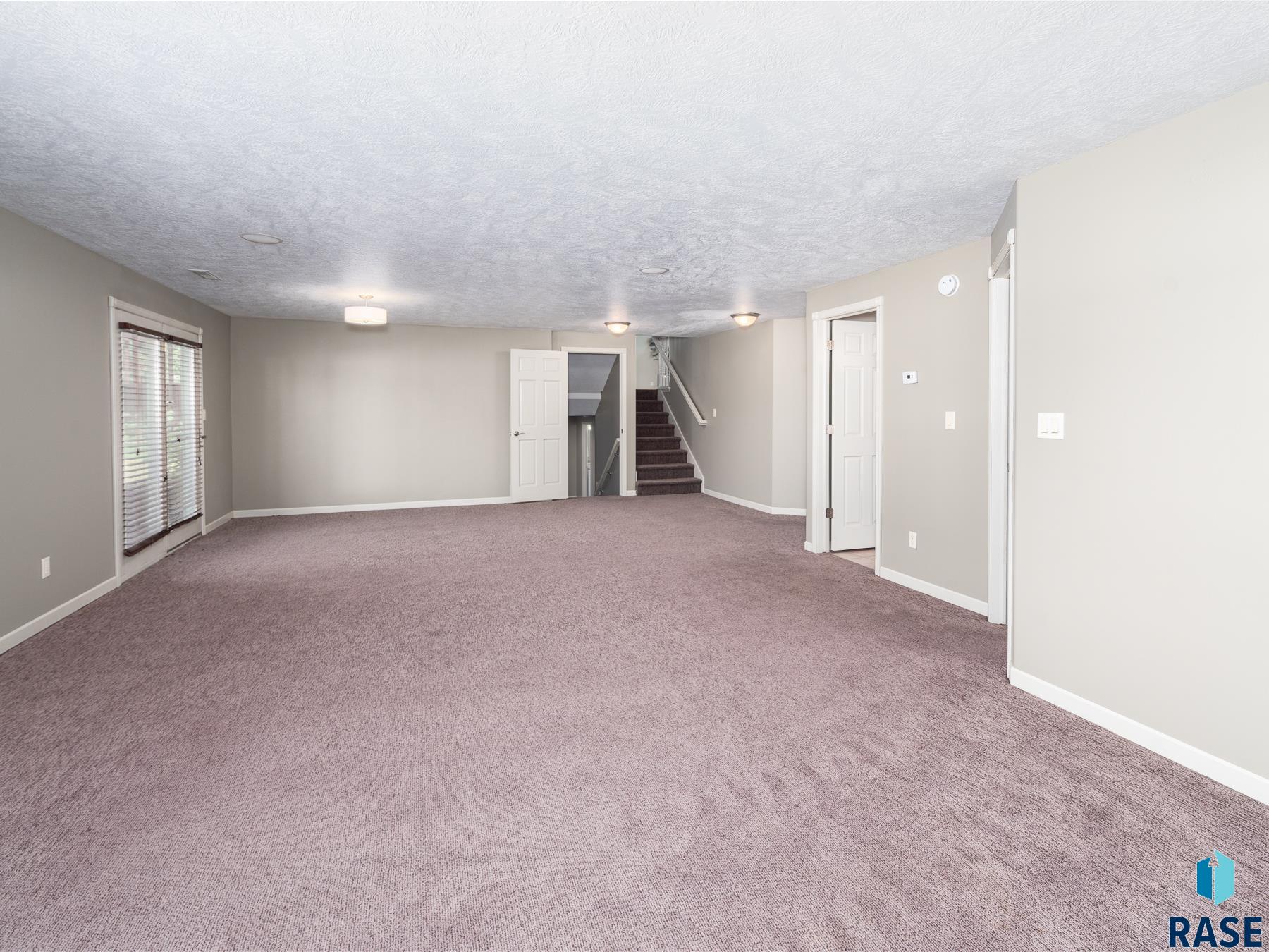 3201 S Bluegrass Ct