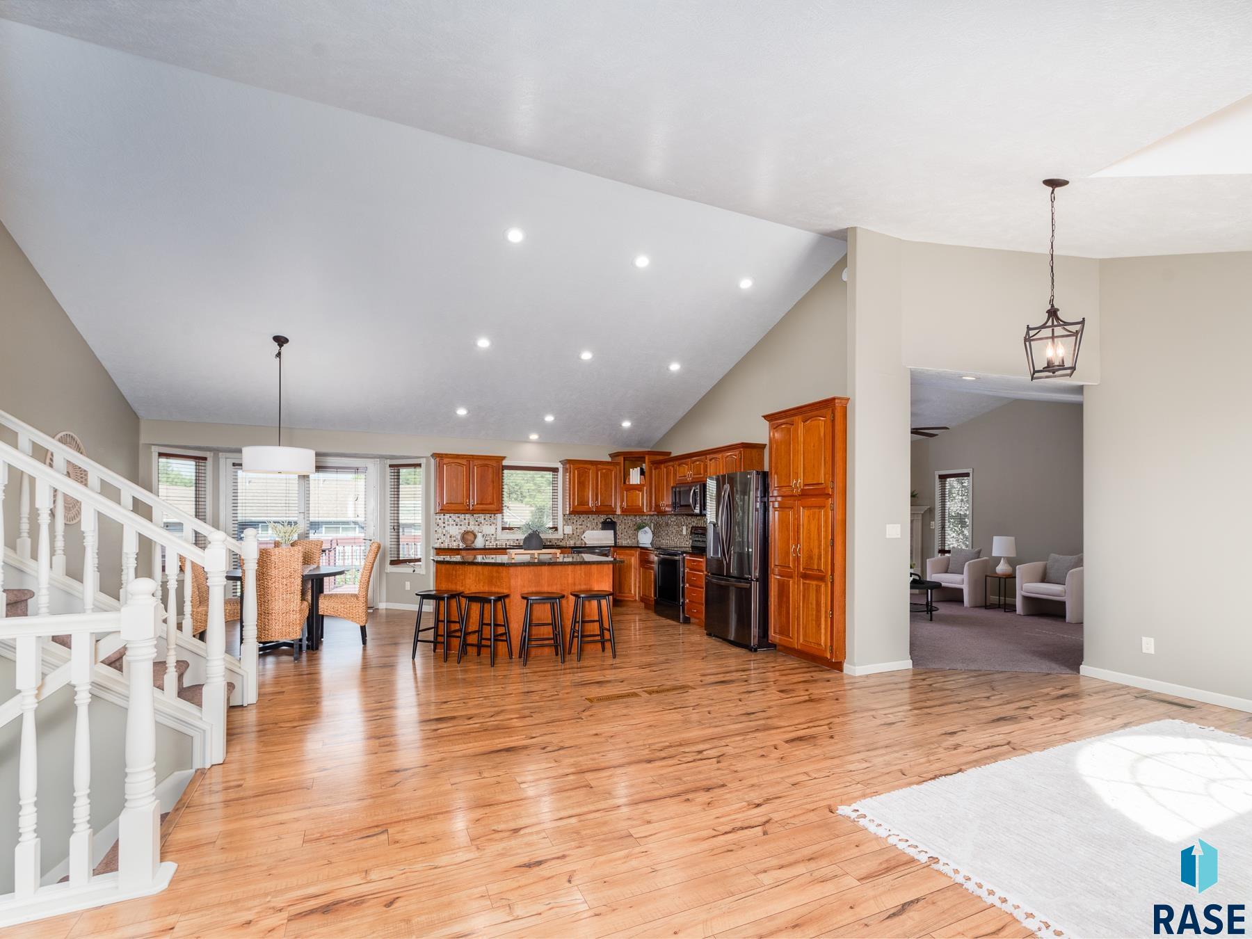3201 S Bluegrass Ct