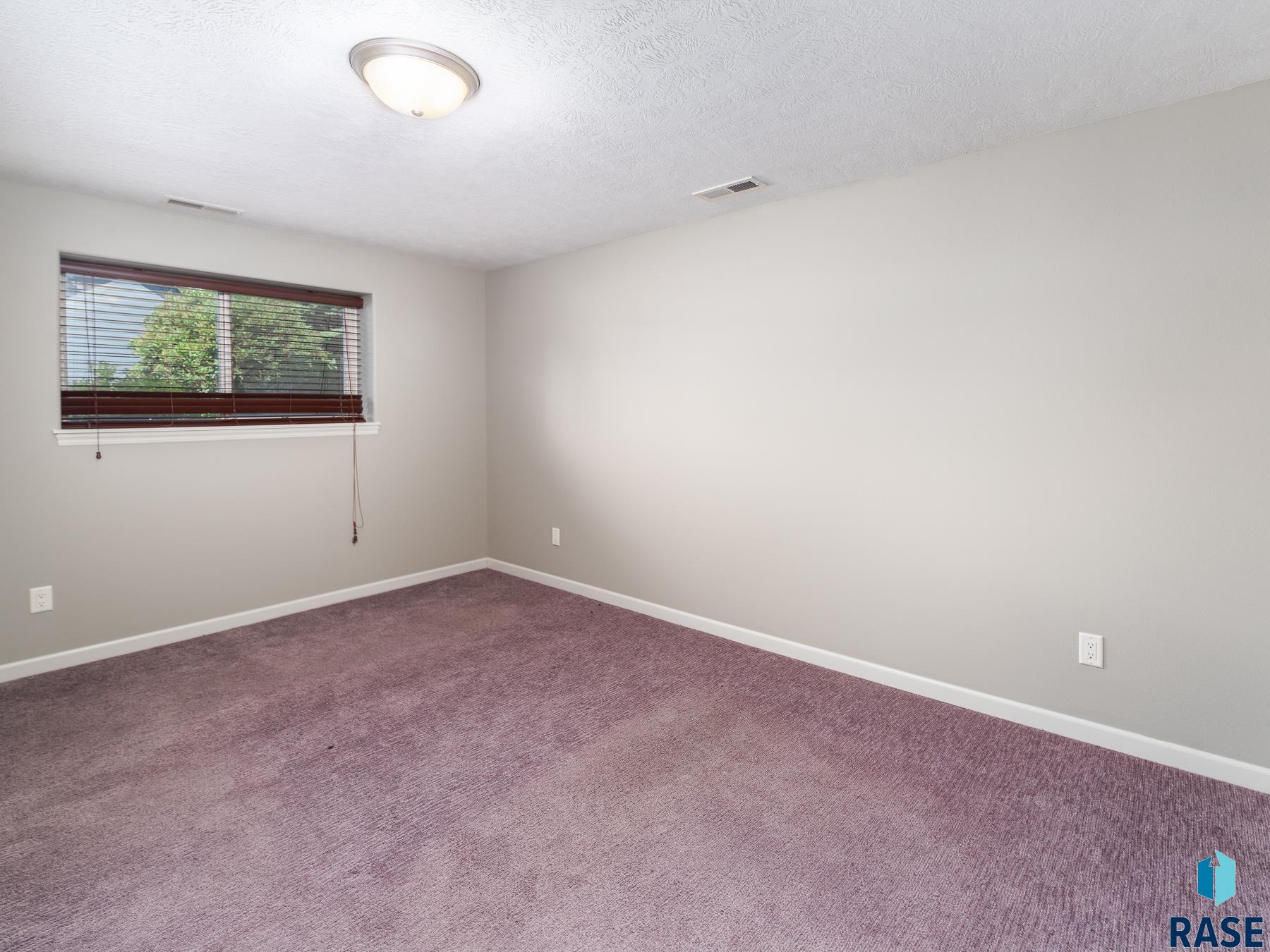 3201 S Bluegrass Ct