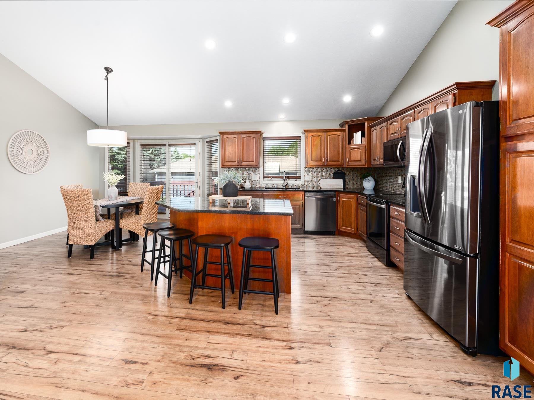 3201 S Bluegrass Ct