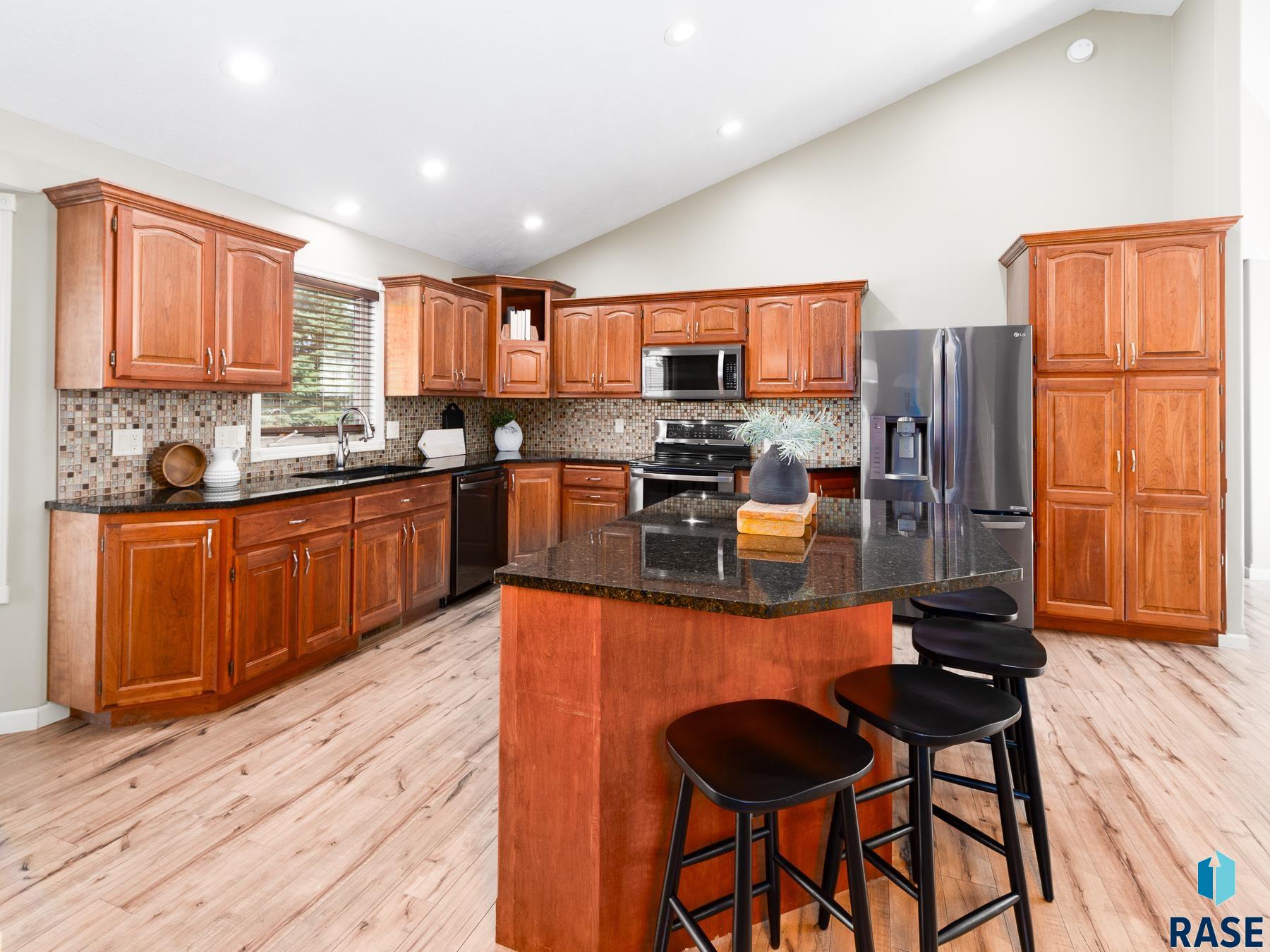3201 S Bluegrass Ct