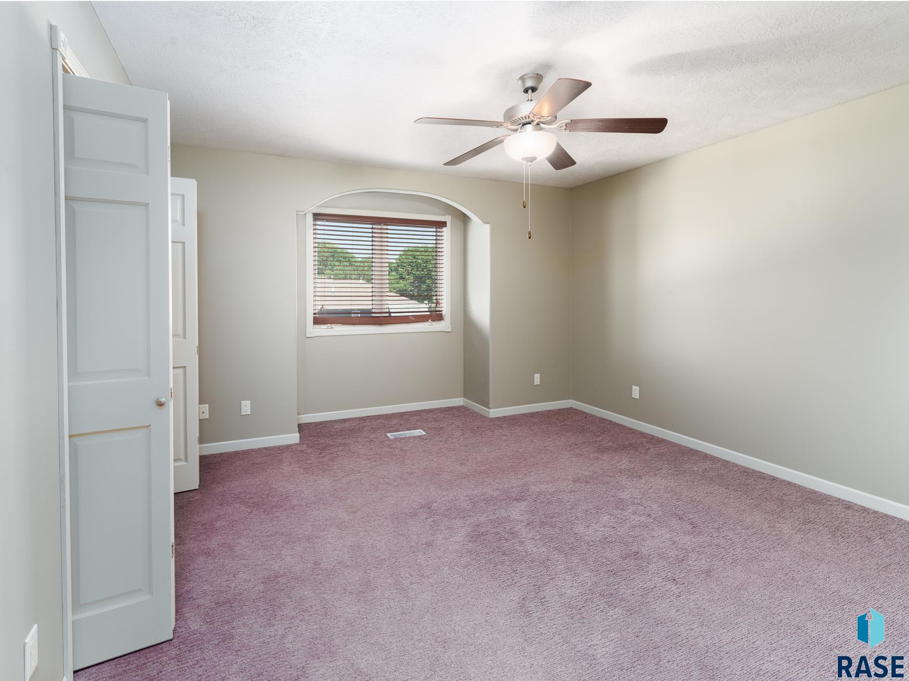 3201 S Bluegrass Ct