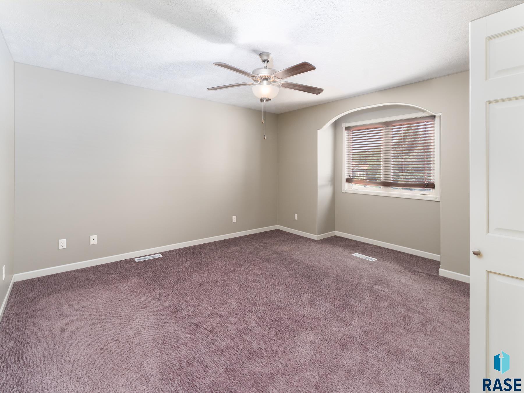 3201 S Bluegrass Ct