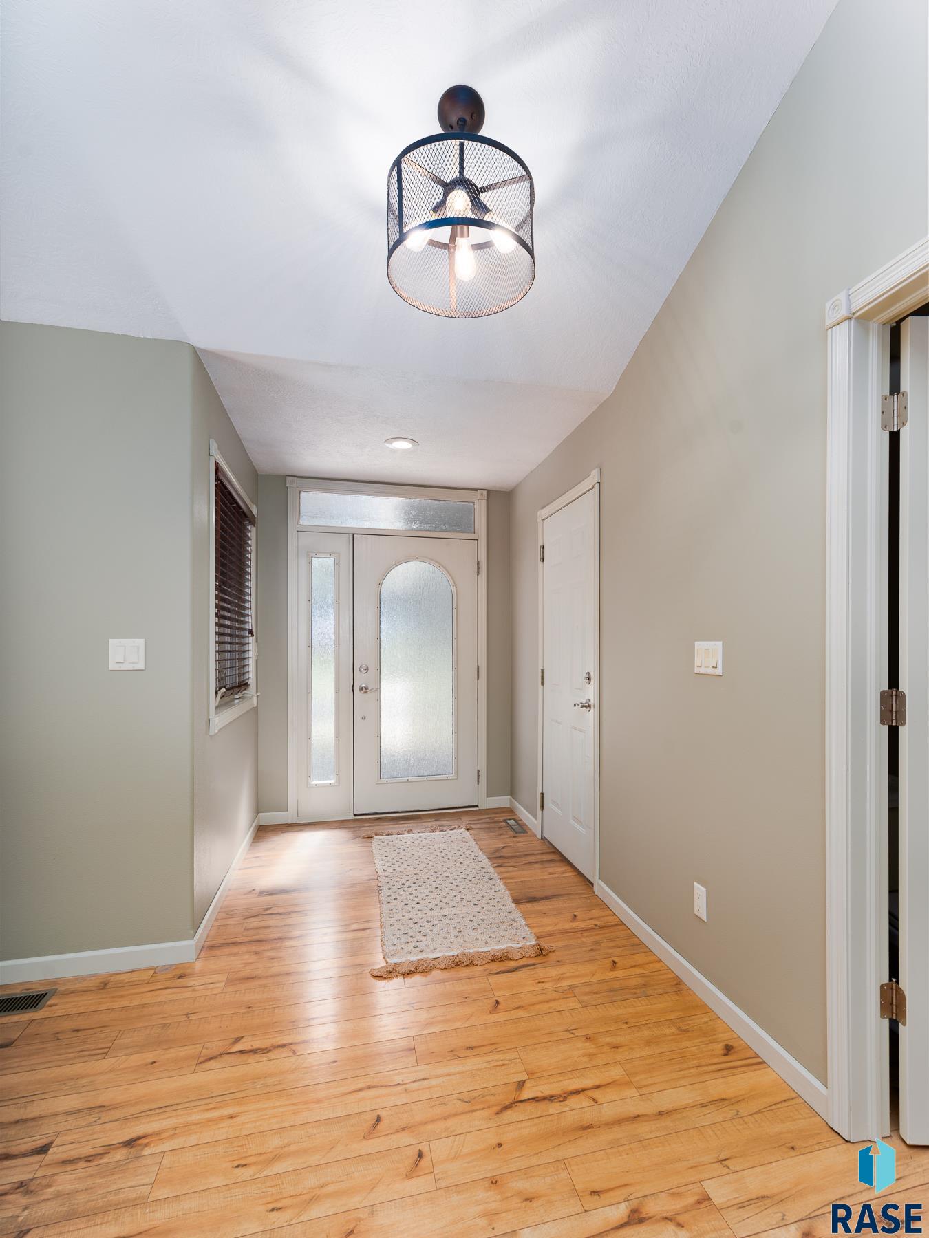 3201 S Bluegrass Ct