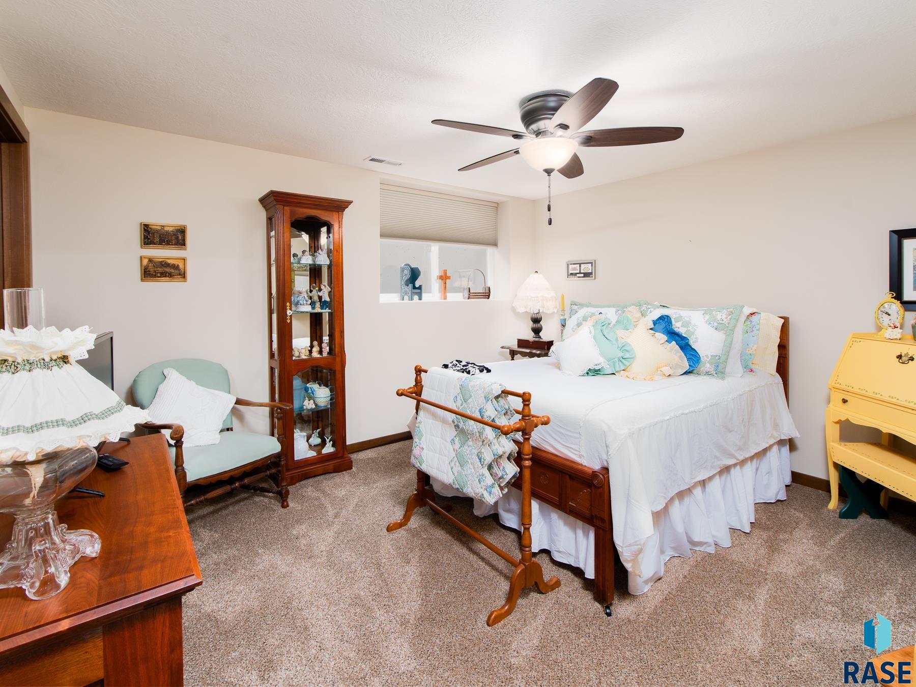 313 Spring Pl