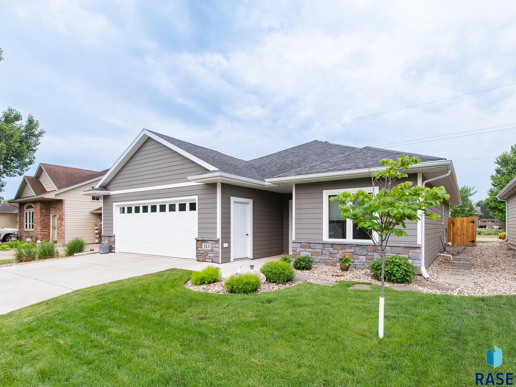 313 Spring Pl
