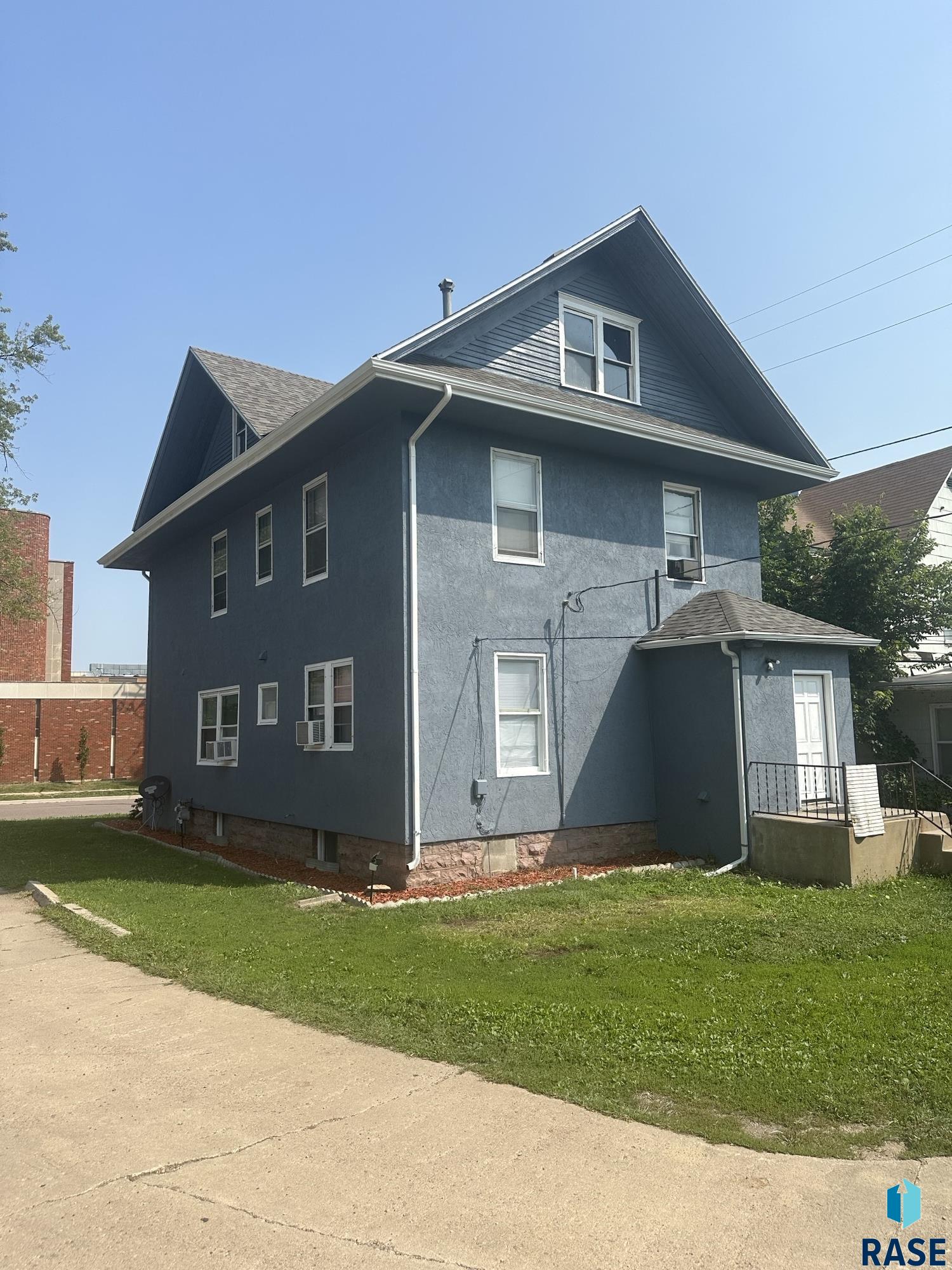 515 W 13th St