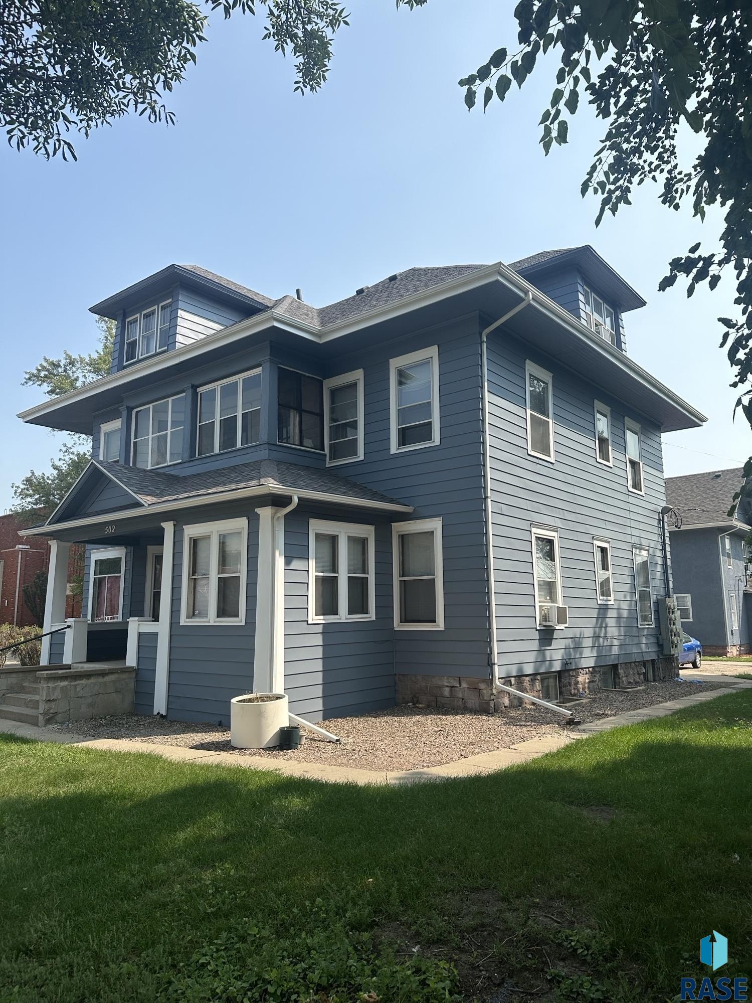 502 S Duluth Ave