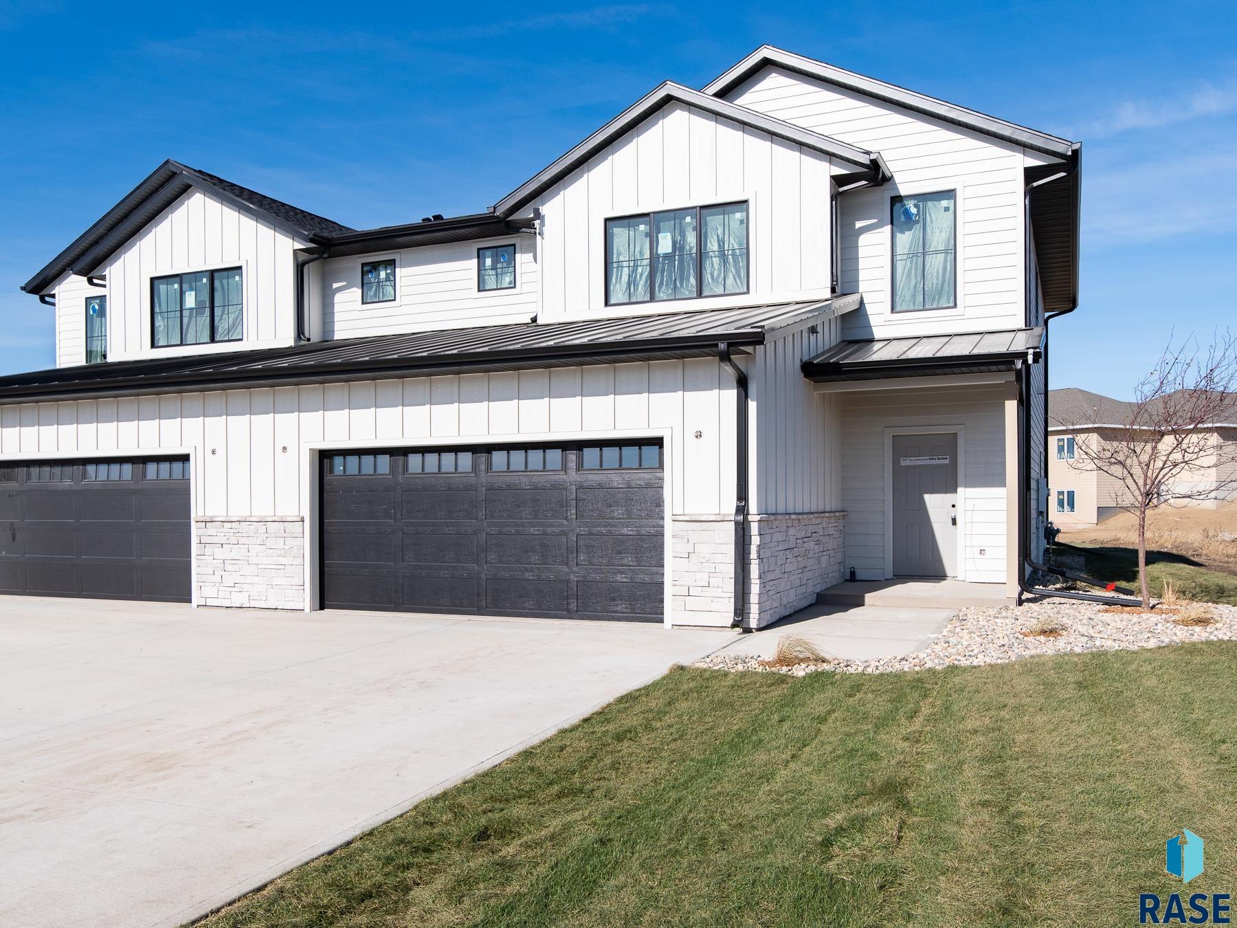 5518 W Liberator Cir