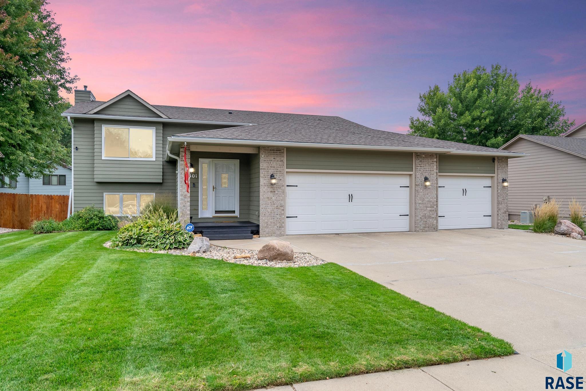 2301 S Crown Hill Dr Drive, Sioux Falls, SD 57106
