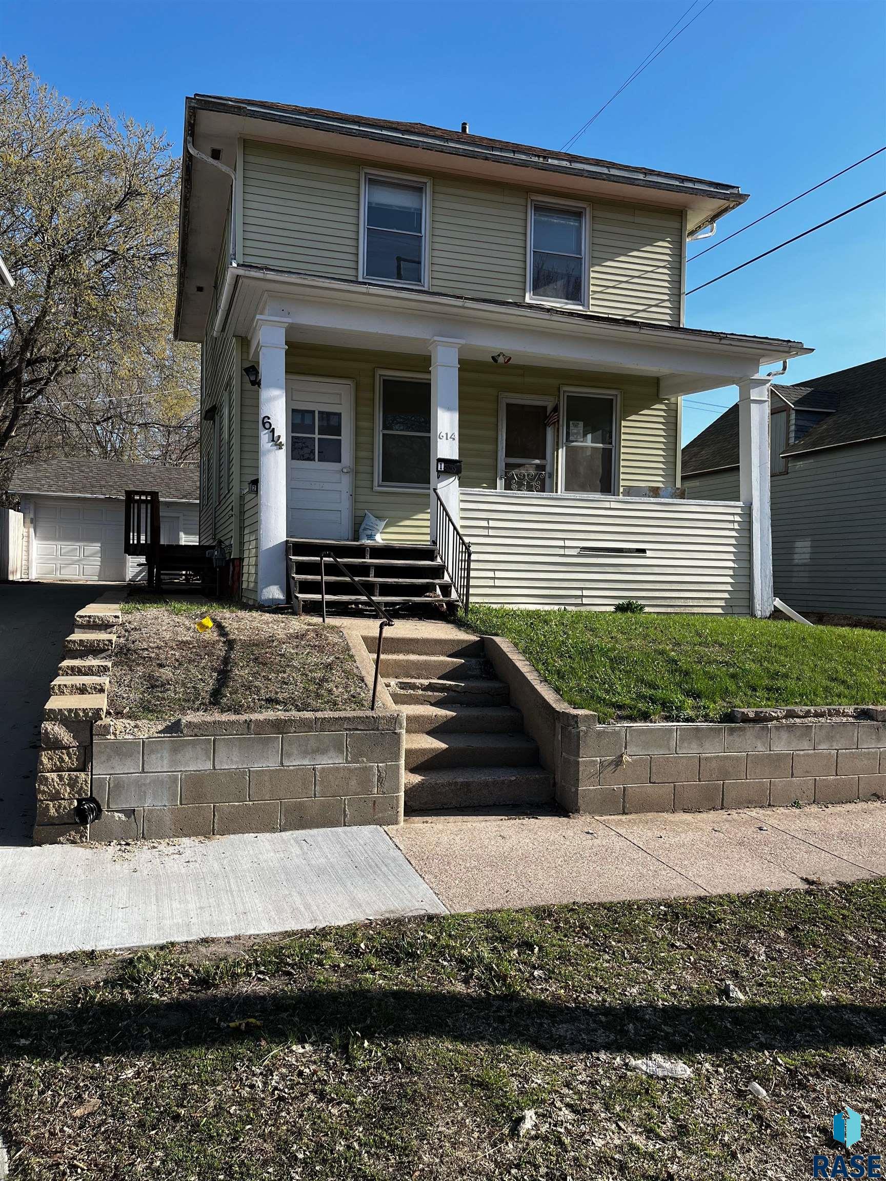 614 W 16th St