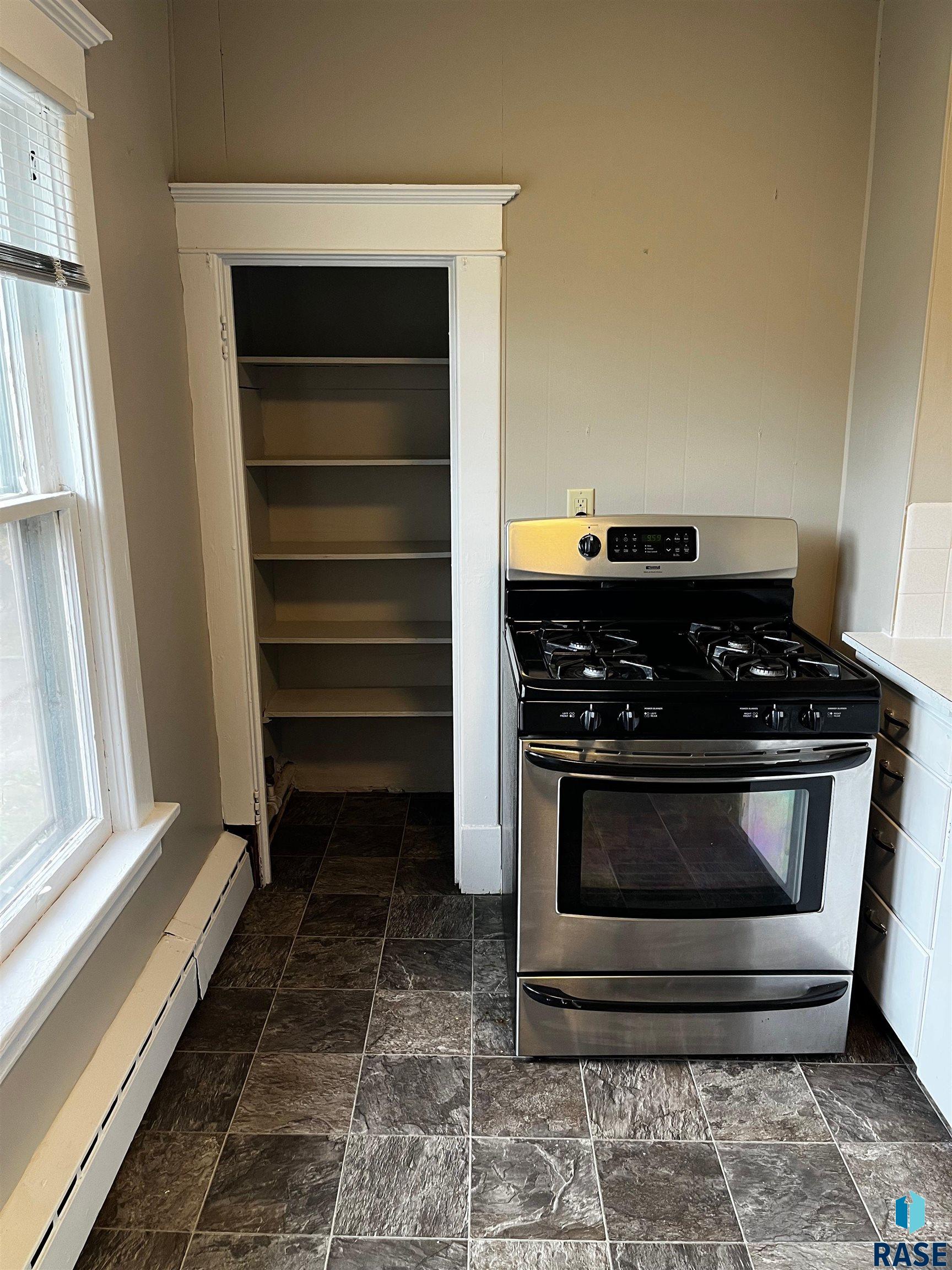 614 W 16th St