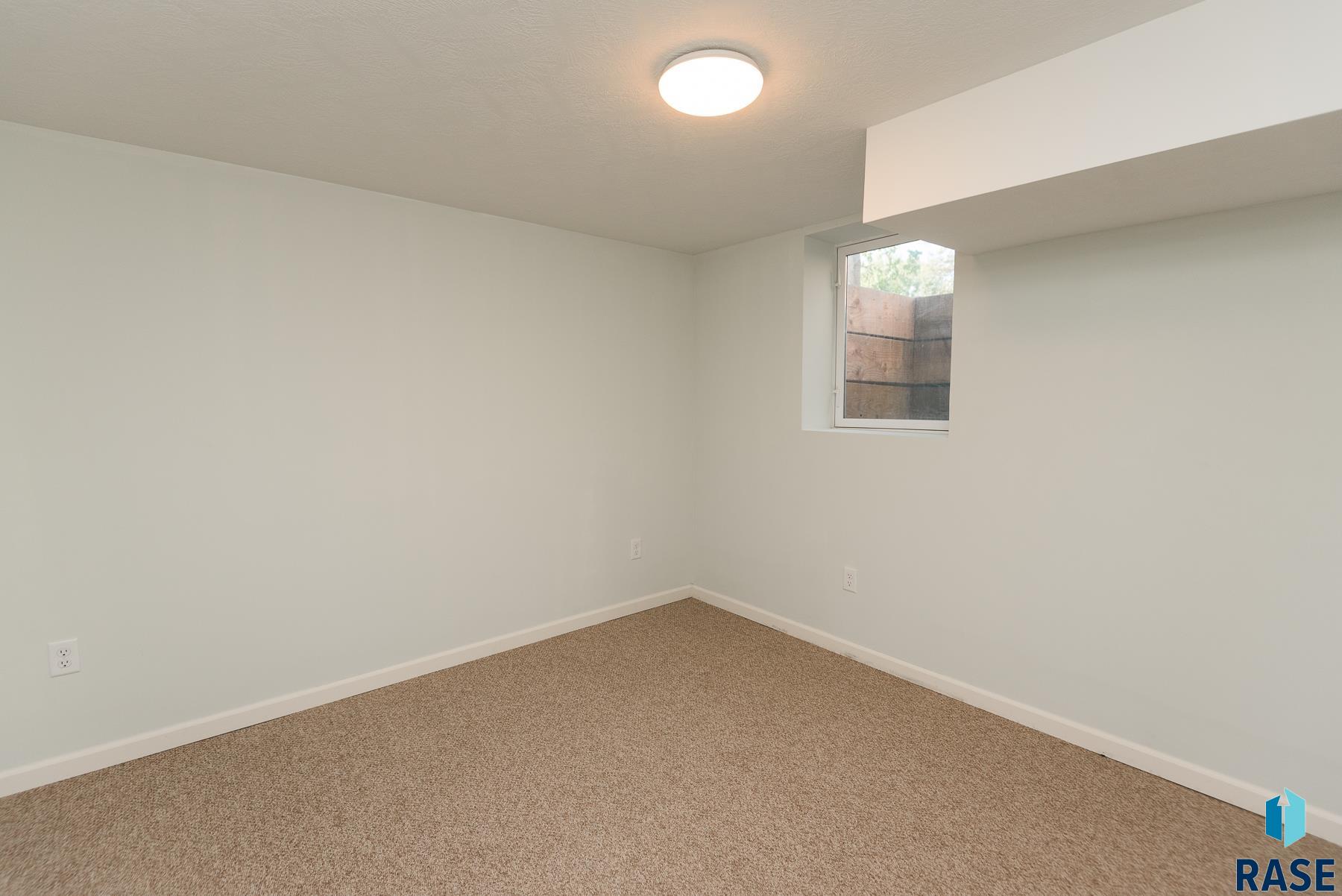 810 N Summit Ave
