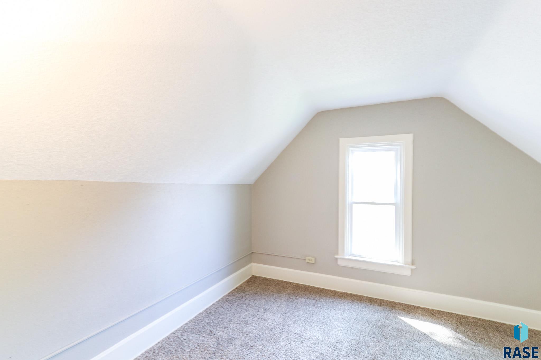 304 N Nesmith Ave