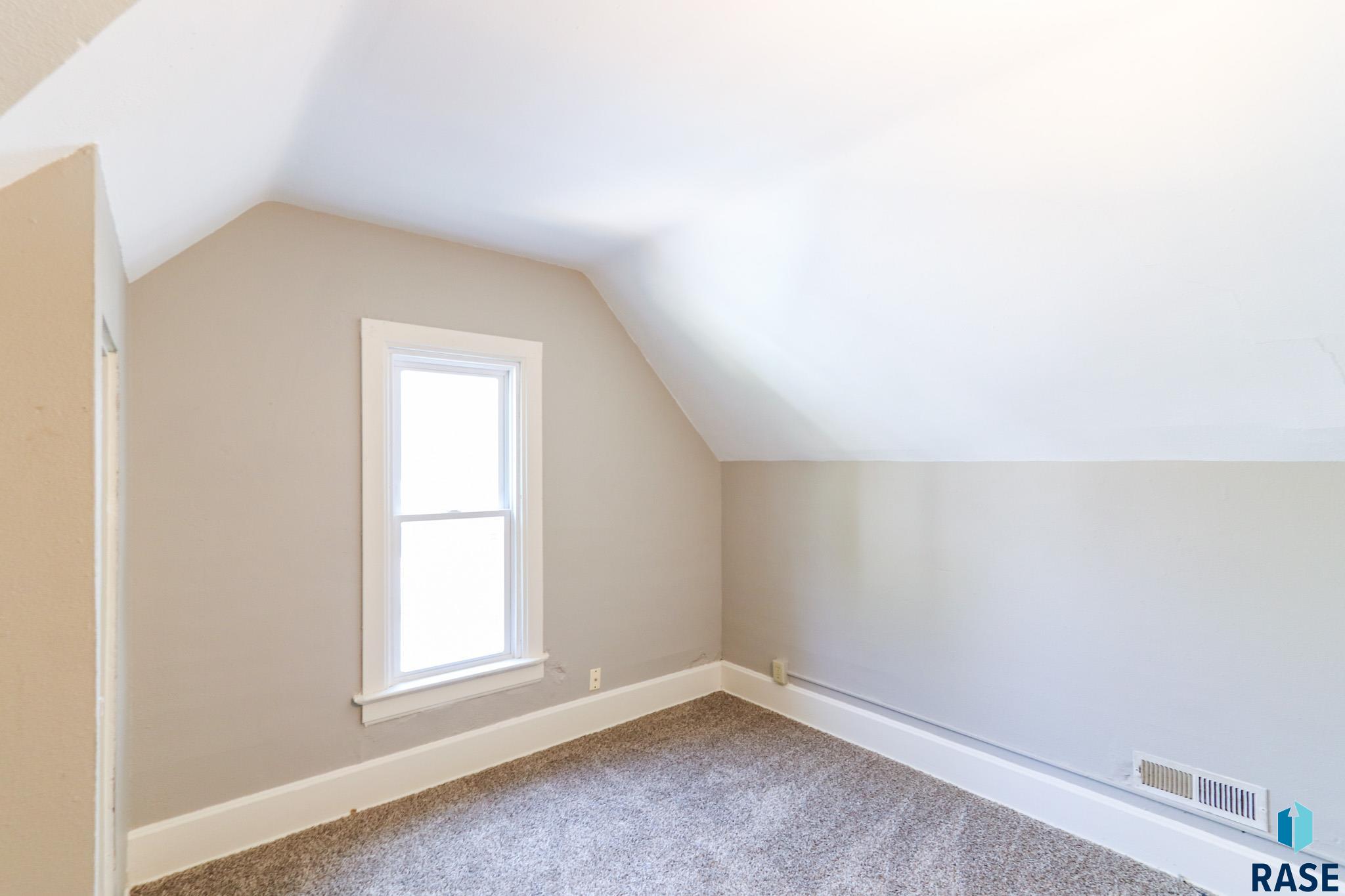 304 N Nesmith Ave