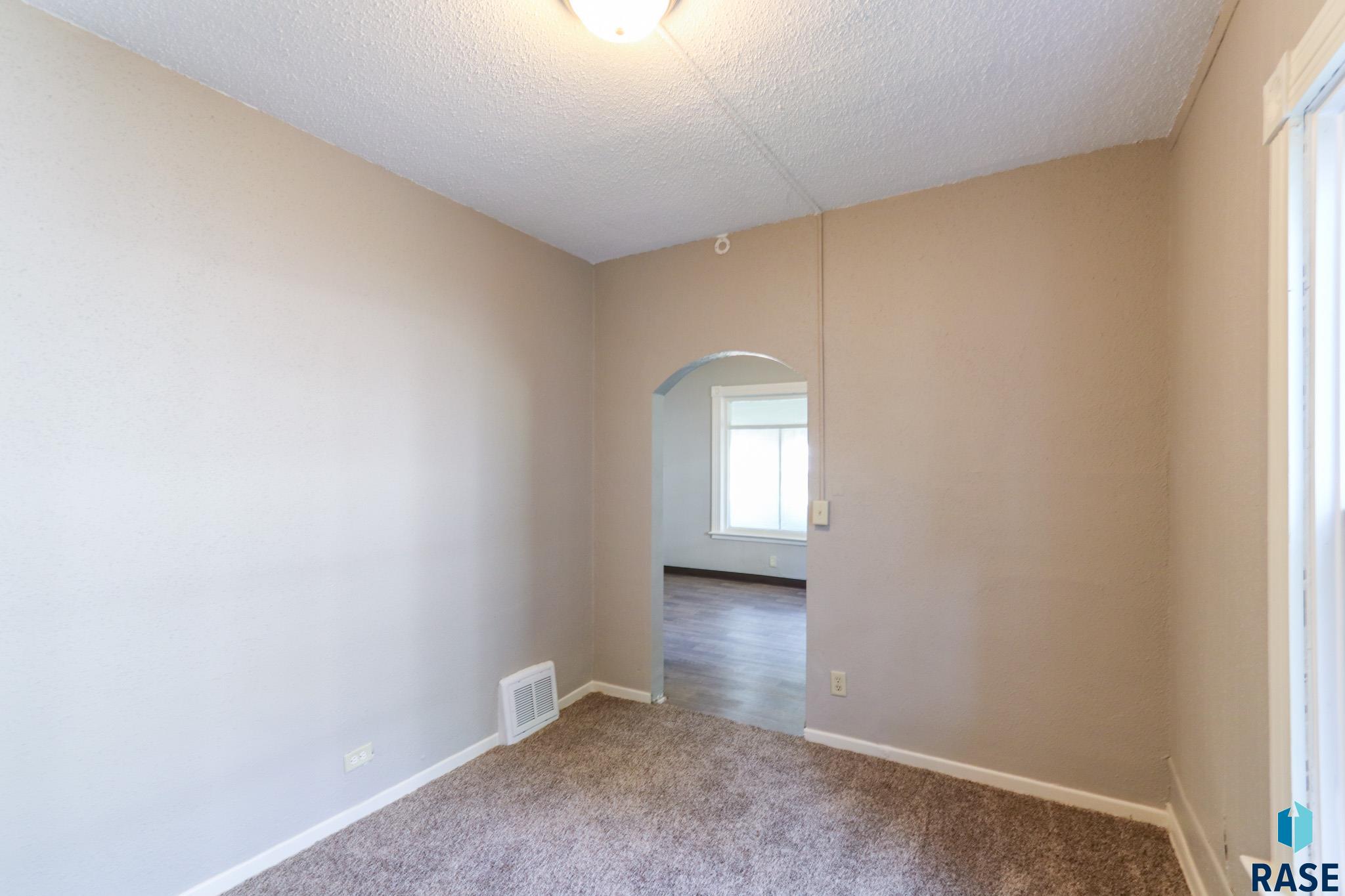 304 N Nesmith Ave