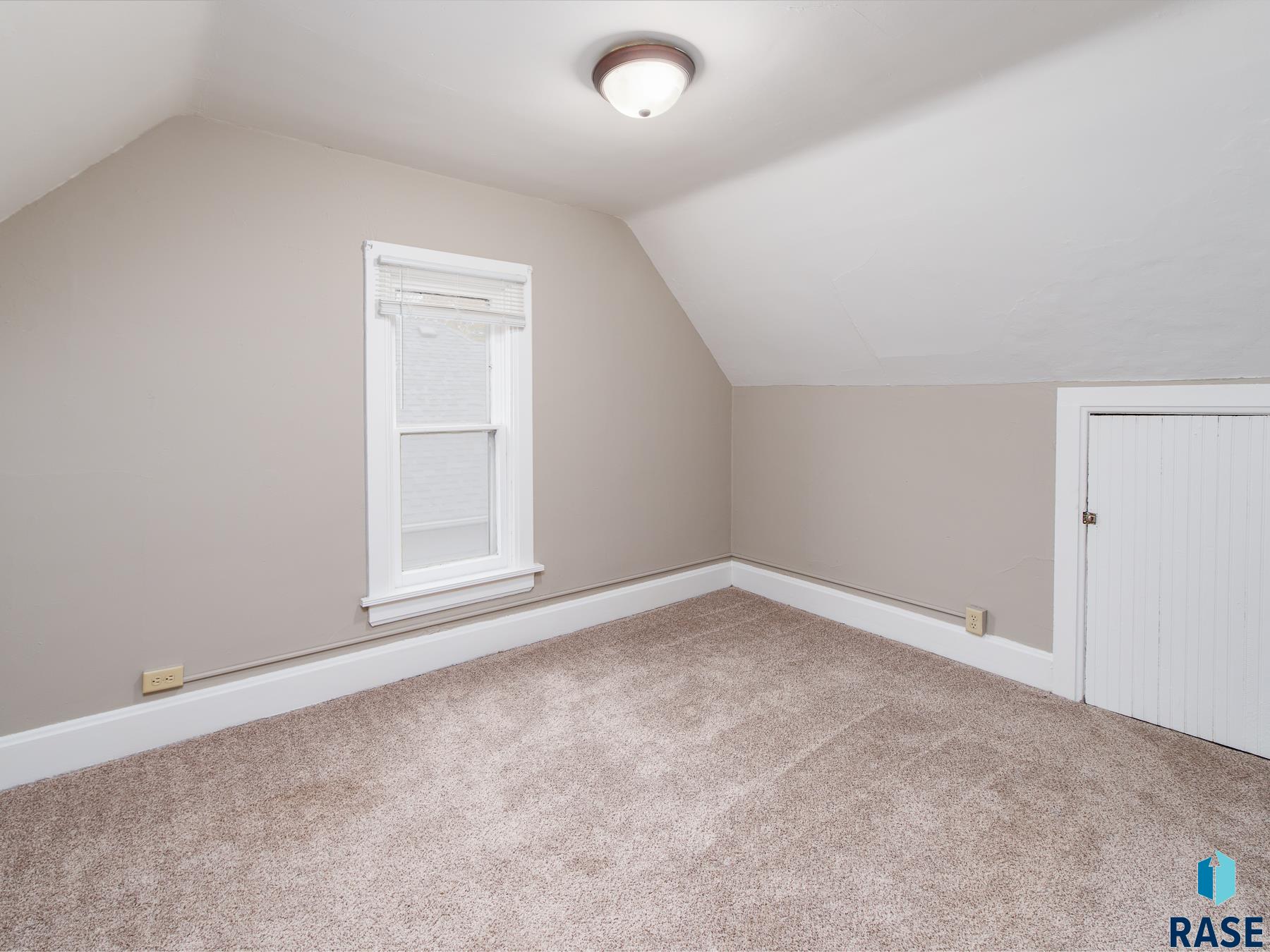 312 N Nesmith Ave