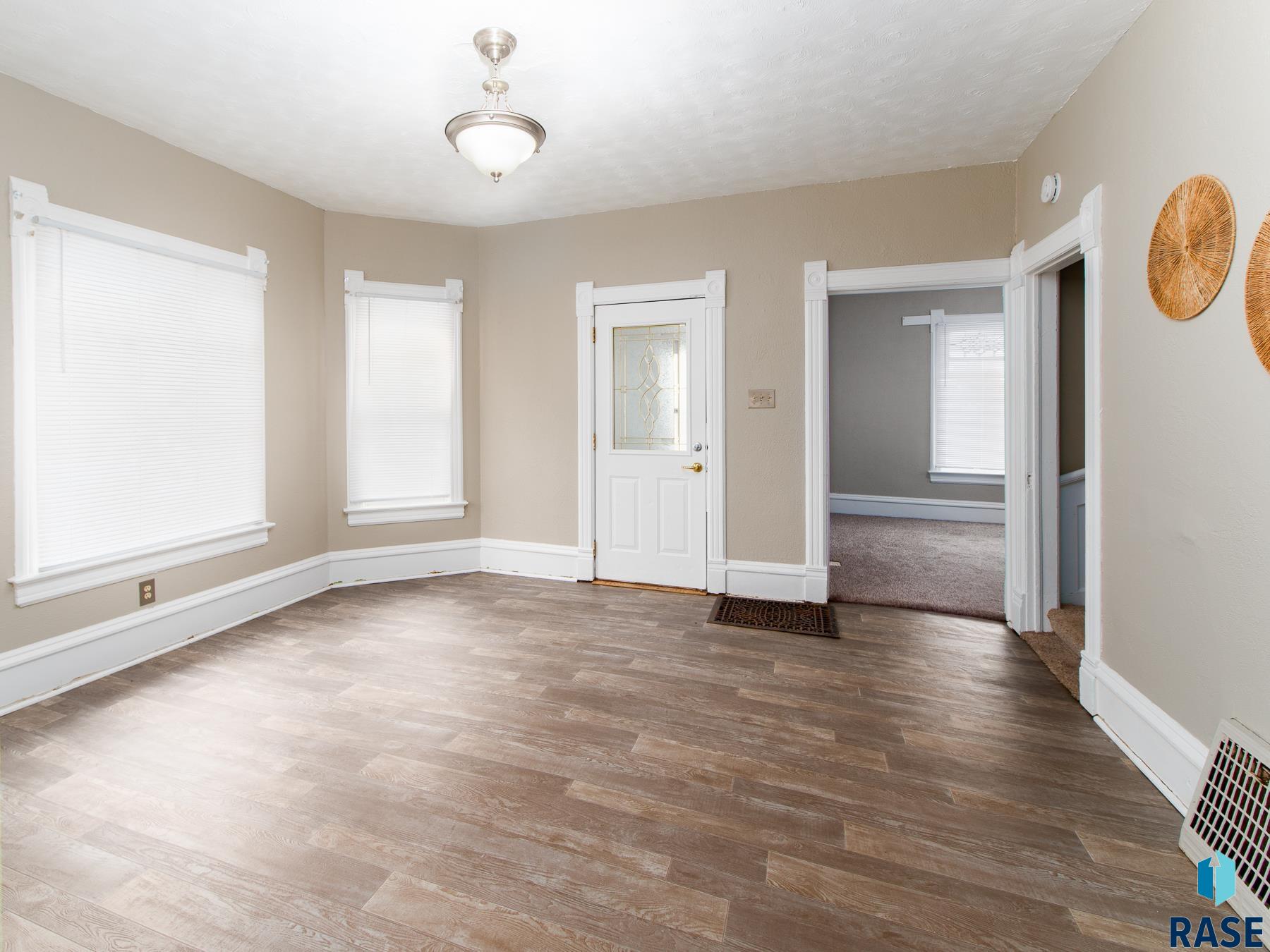 312 N Nesmith Ave